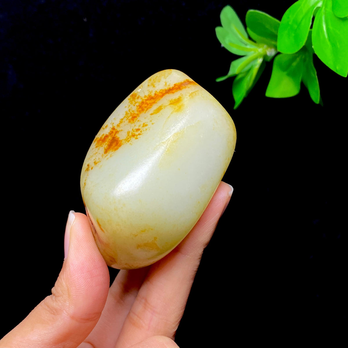 和田玉籽料红皮白肉手把件（166.7g）