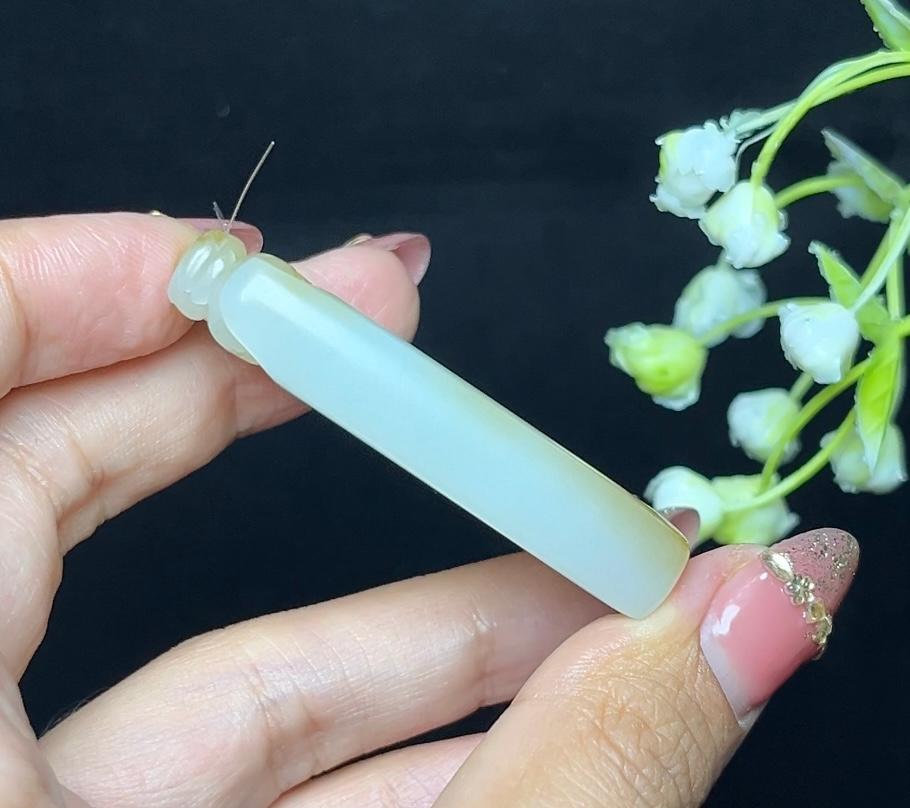 和田玉糖白府上有龙平安无事牌（37.0g）