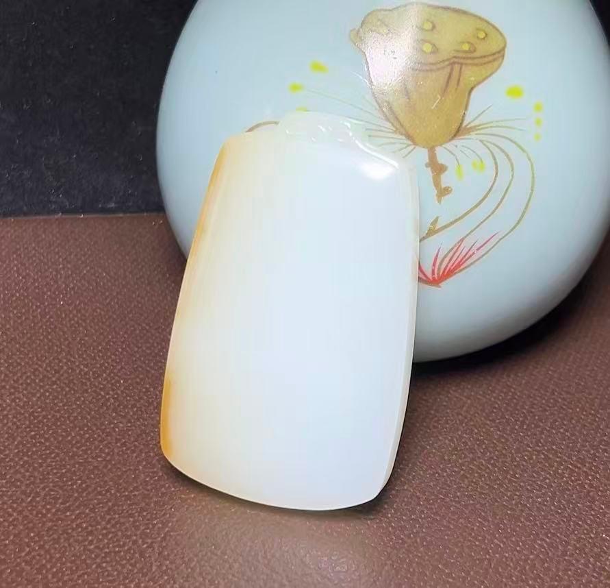 新疆和田玉且末料羊脂玉平安无事牌（42.8g）