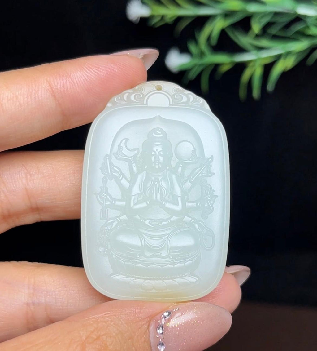 和田玉且末糖白羊脂玉千手观音（33.3g）