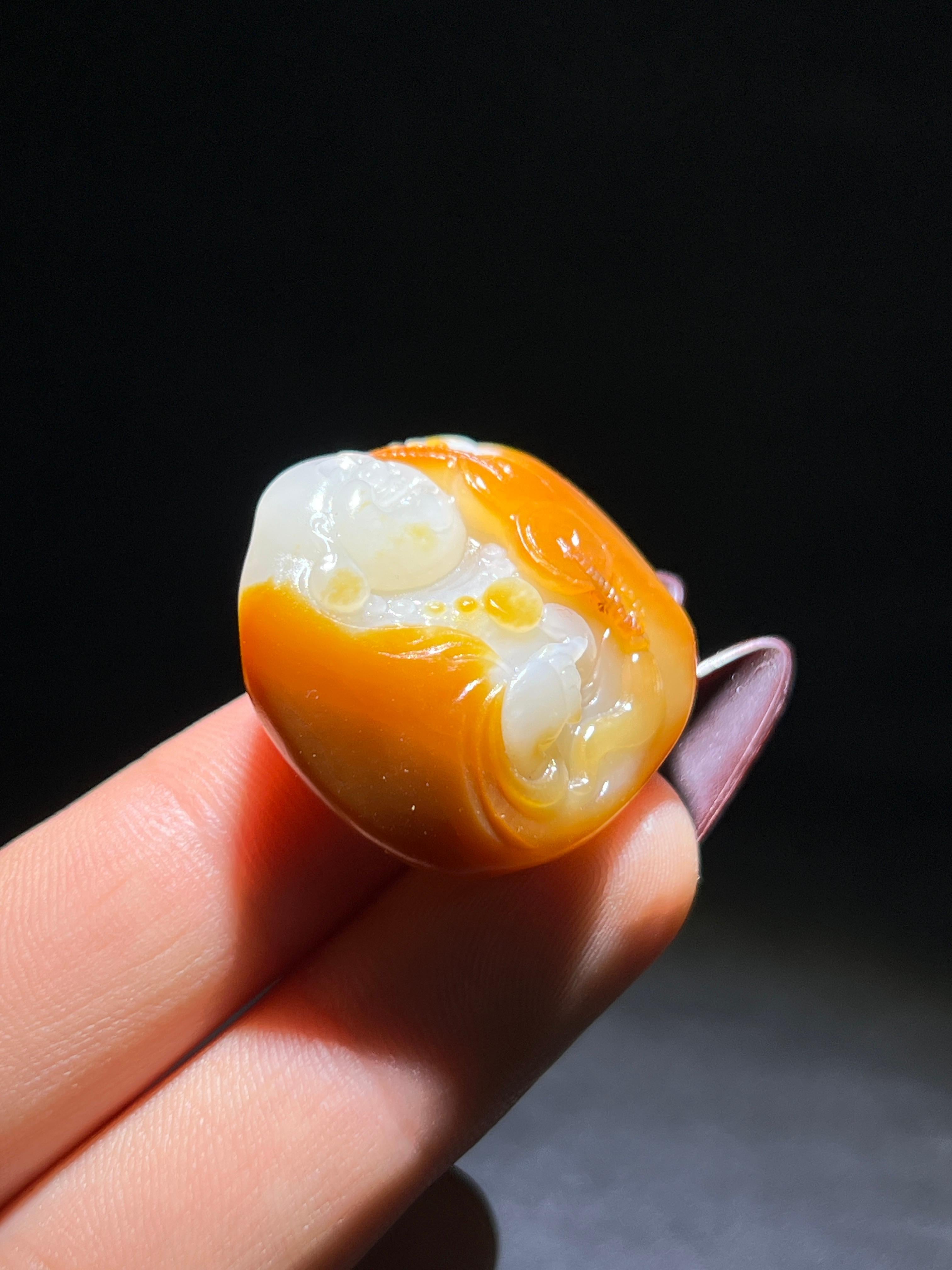 和田玉籽料弥勒的（20.4g）