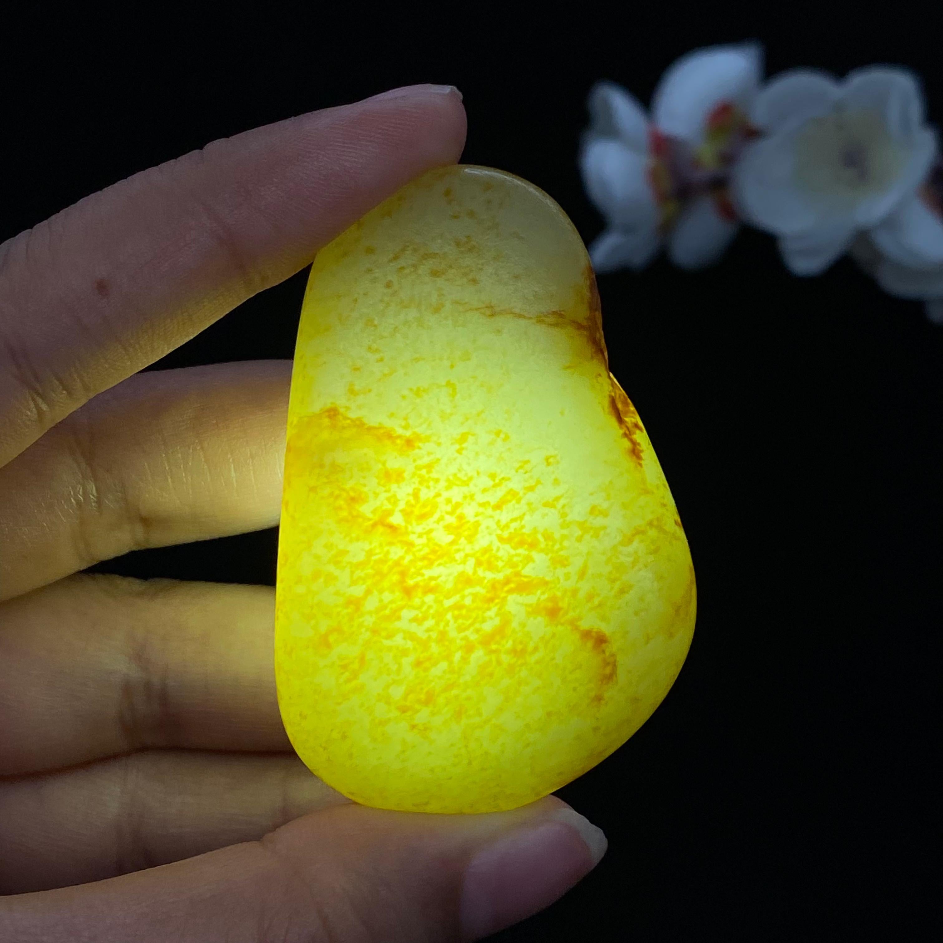 和田玉洒金皮籽料大挂件（52.4g）