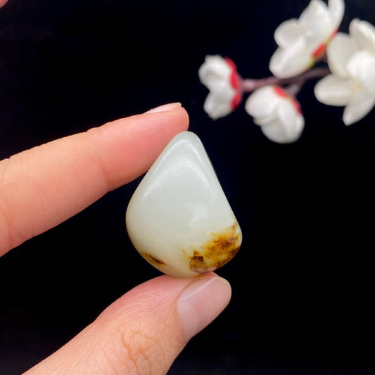 和田玉黄皮籽料挂件（18.2g）