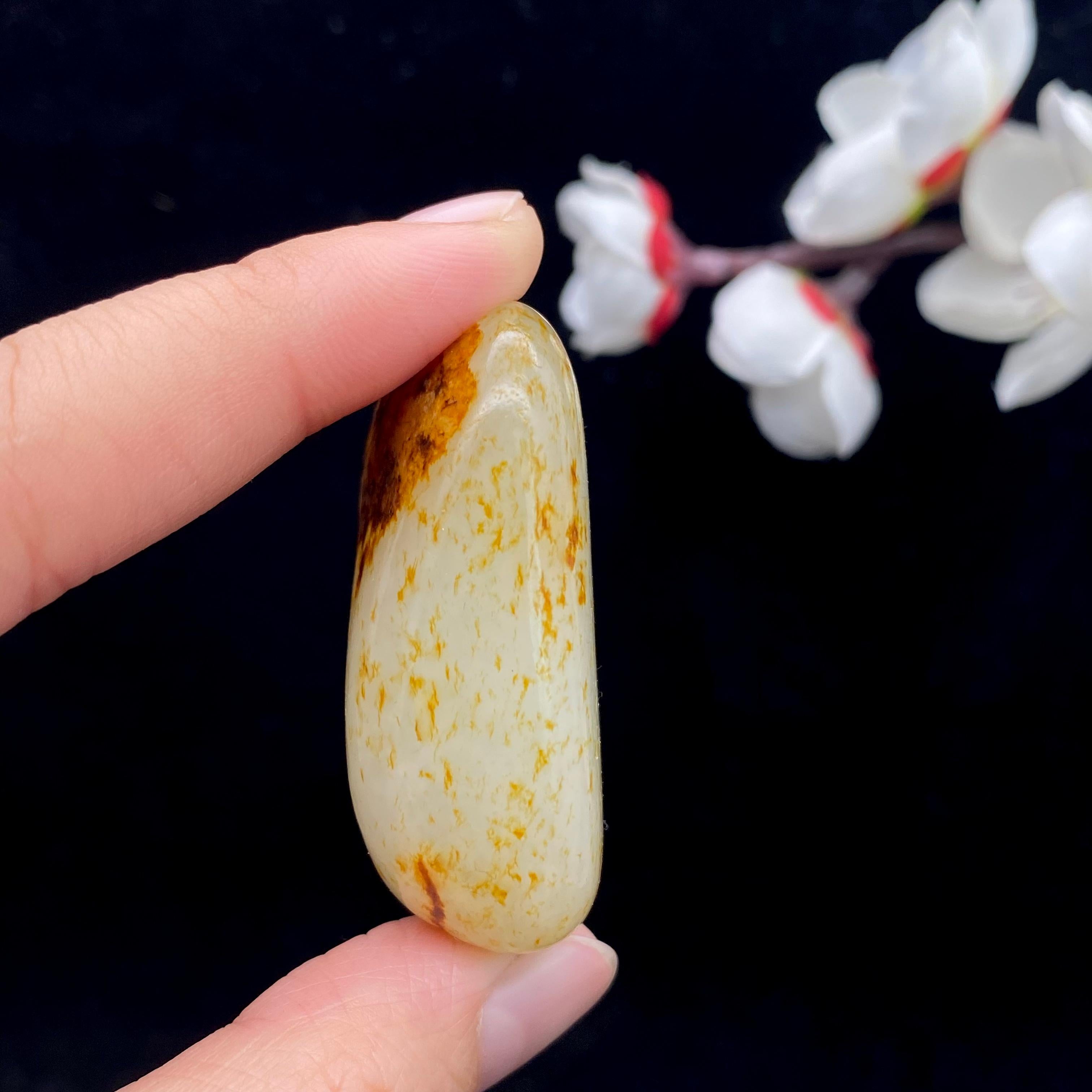 和田玉洒红皮籽料挂件（45g）
