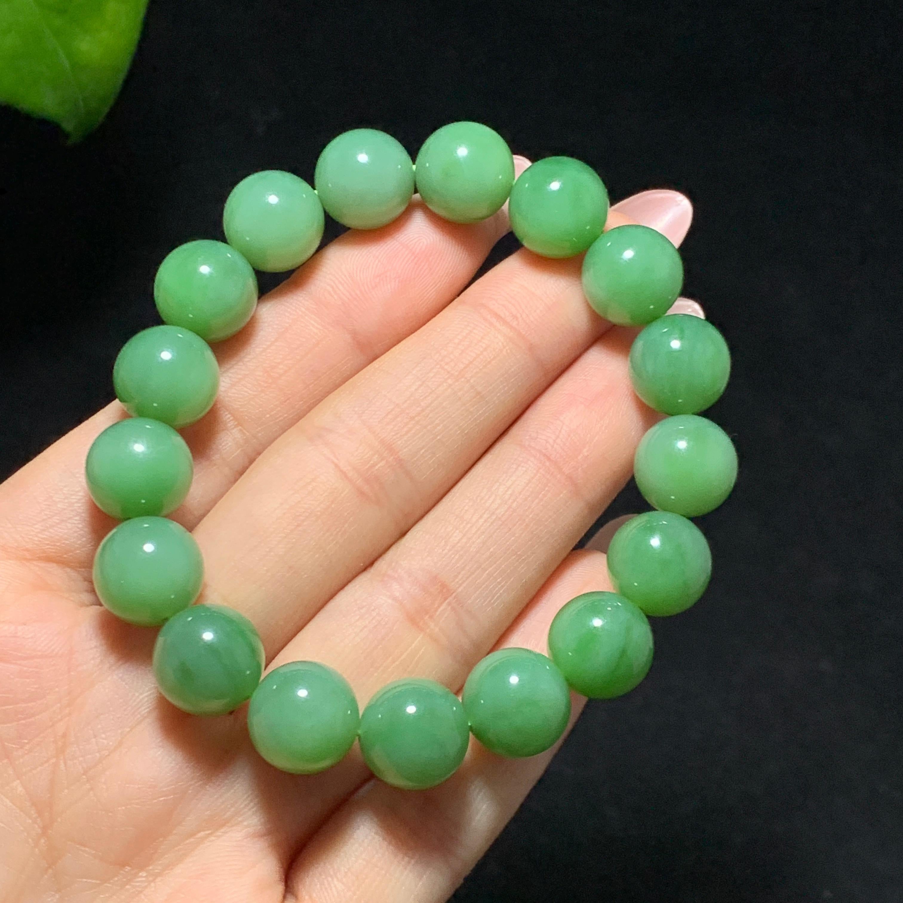 高品质碧玉粉绿圆珠手串（45.5g）