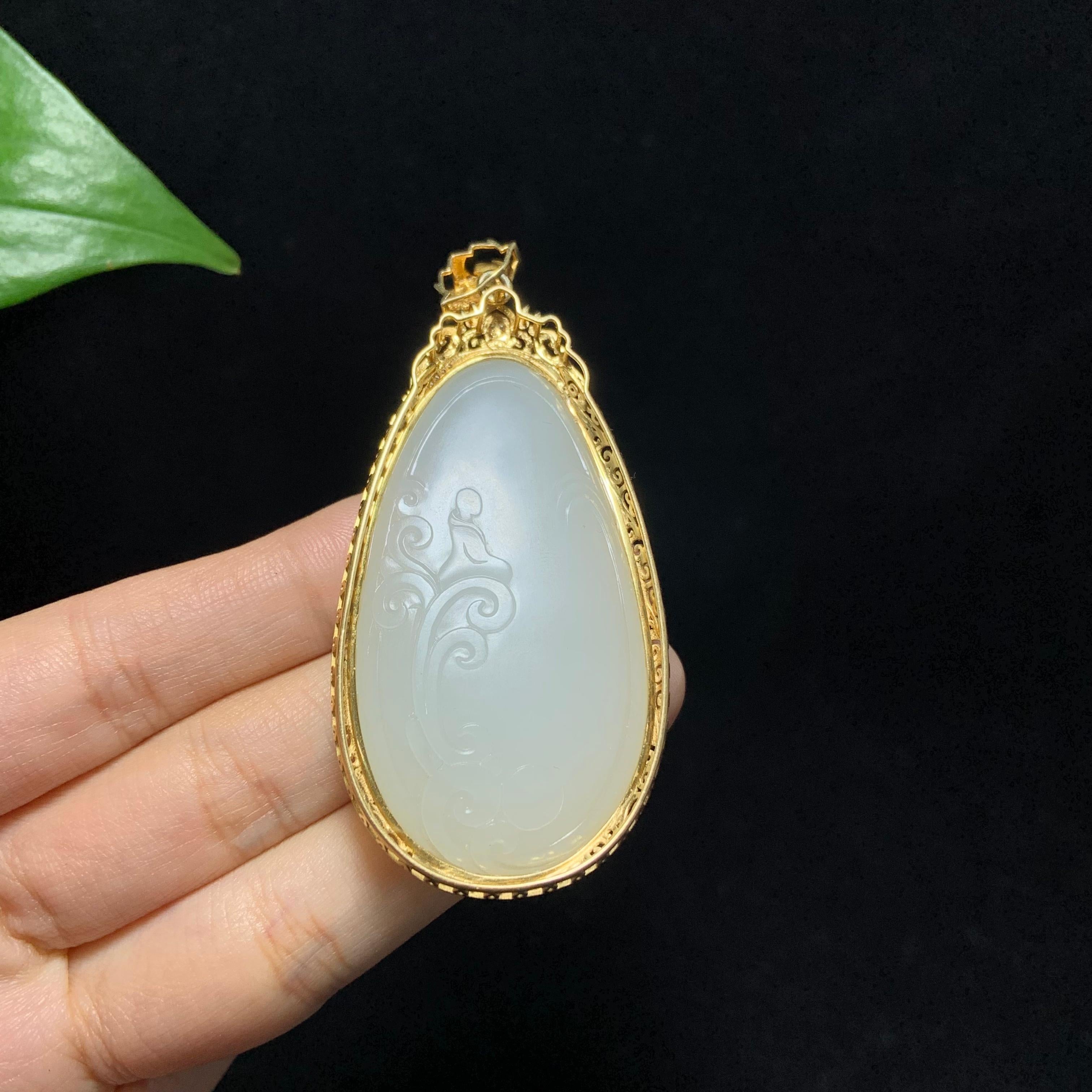 收藏级18k金镶和田籽料洒金皮白玉观音挂件（26.3g）