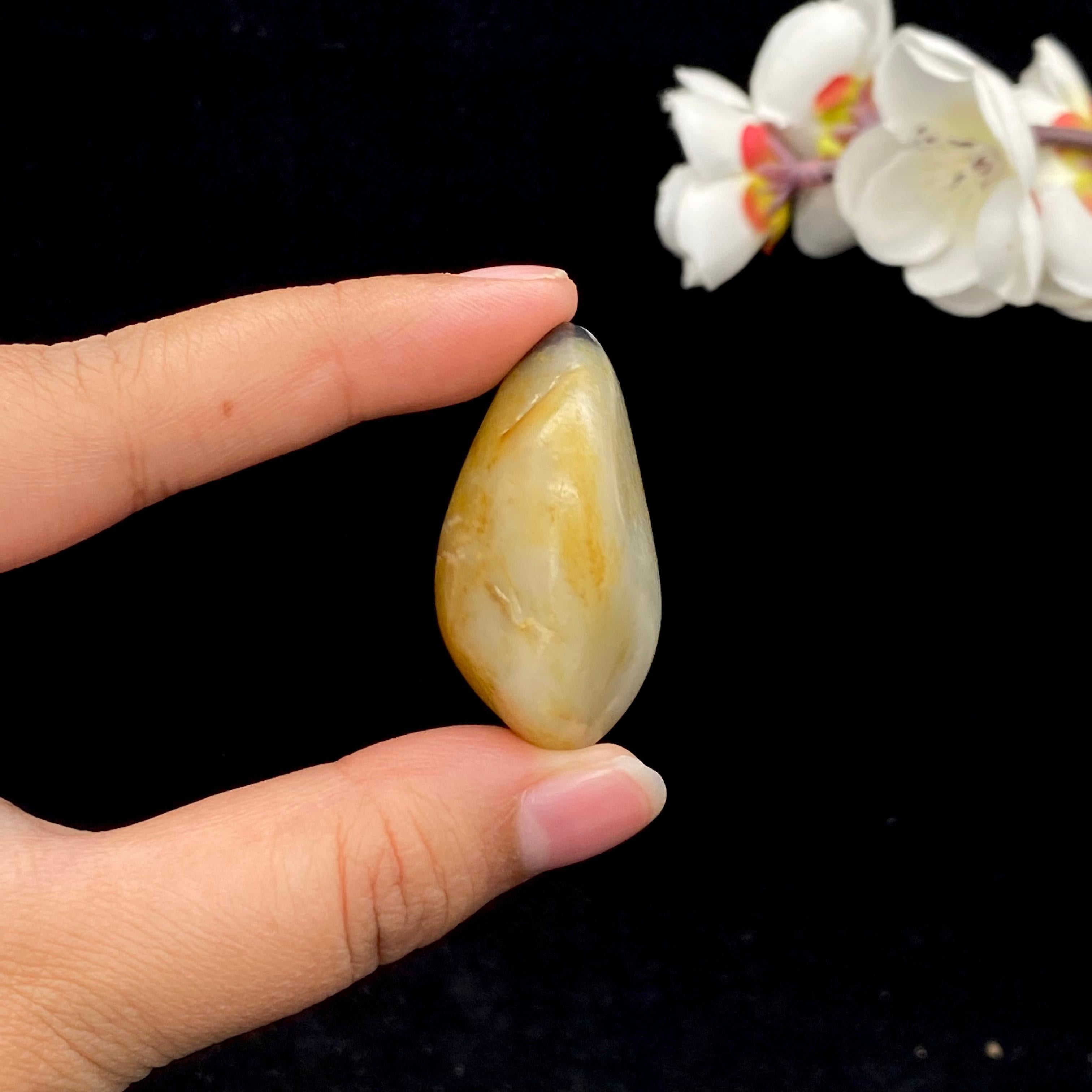 【超值推荐】和田玉黄皮青花籽料挂件（30.4g）