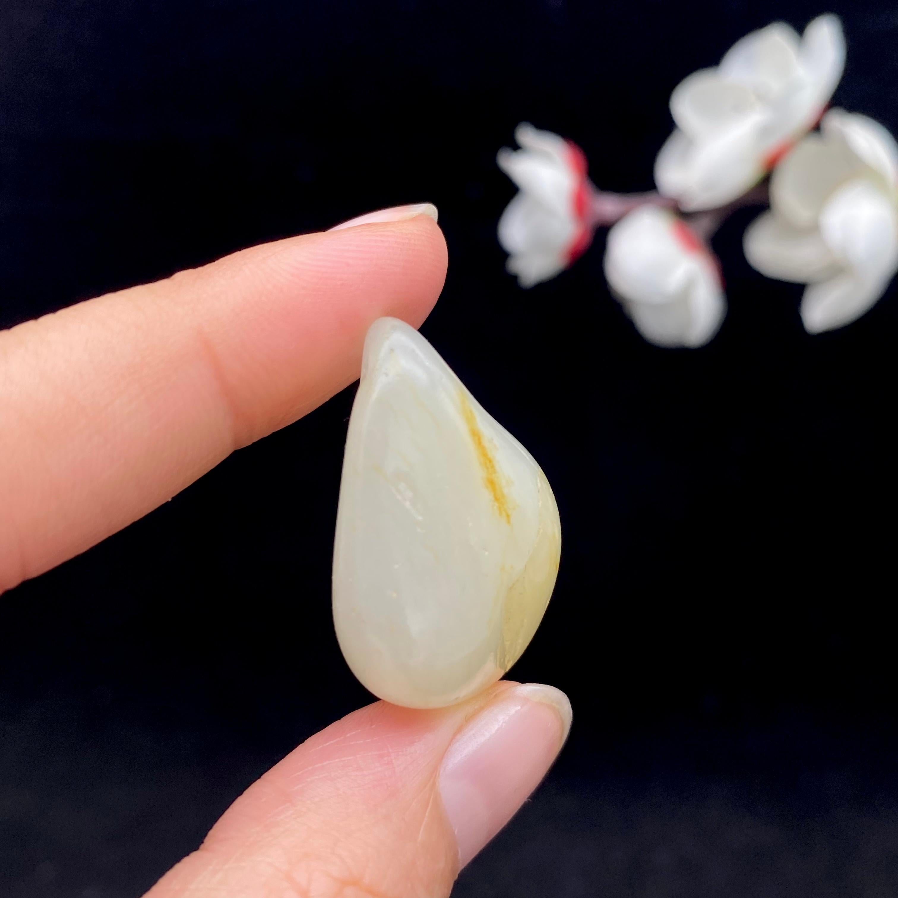 和田玉黄皮籽料小挂件（16.3g）