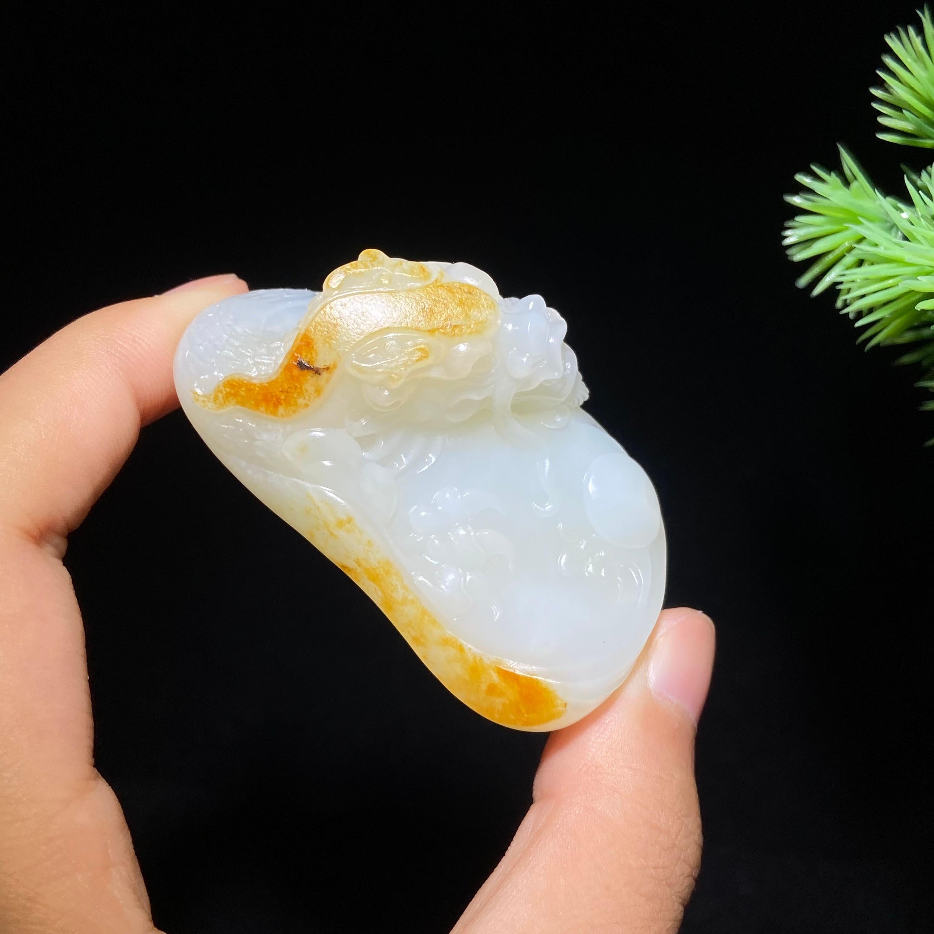 和田玉籽料龙行天下（54.7g）