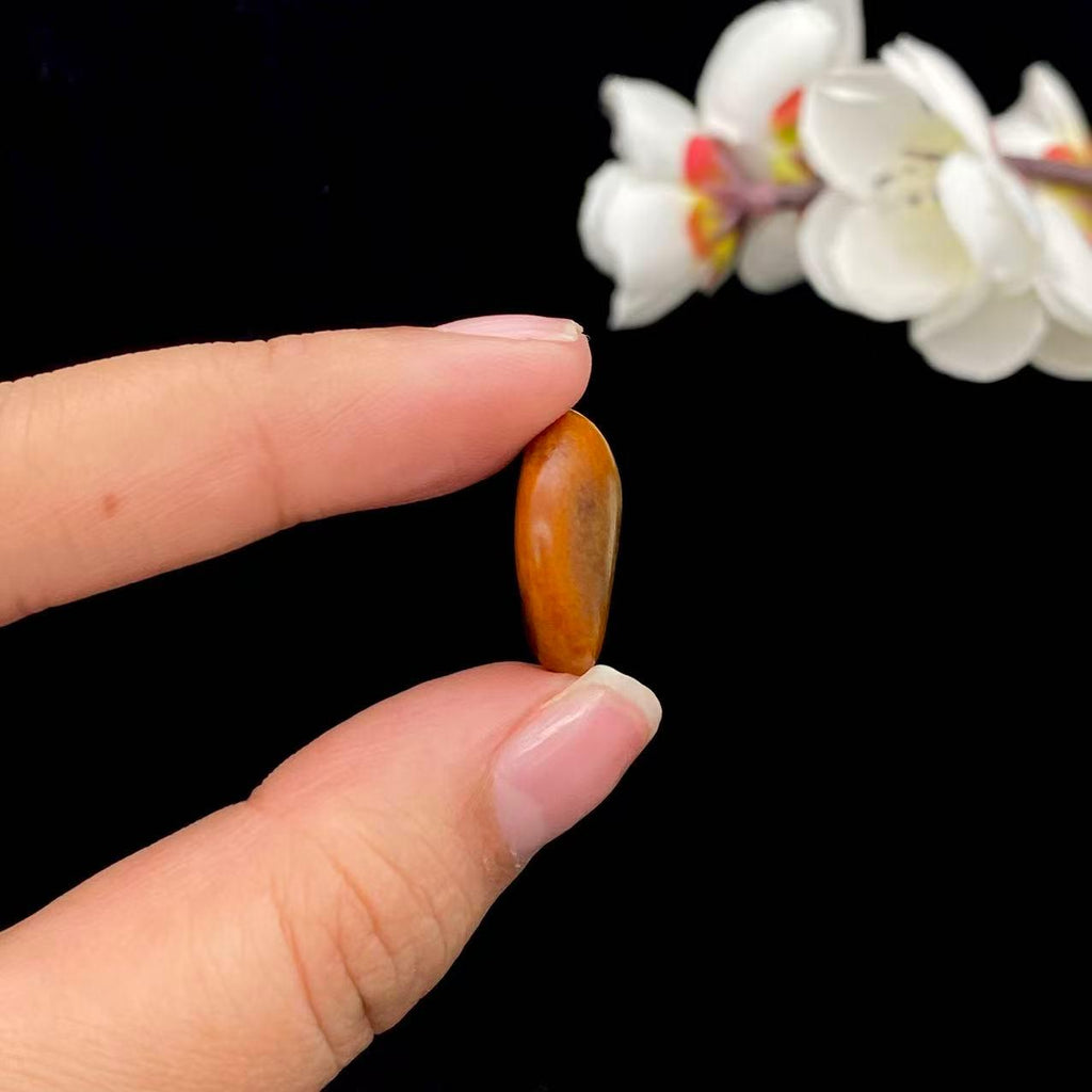 和田玉黄沁皮籽料戒面籽（4g）