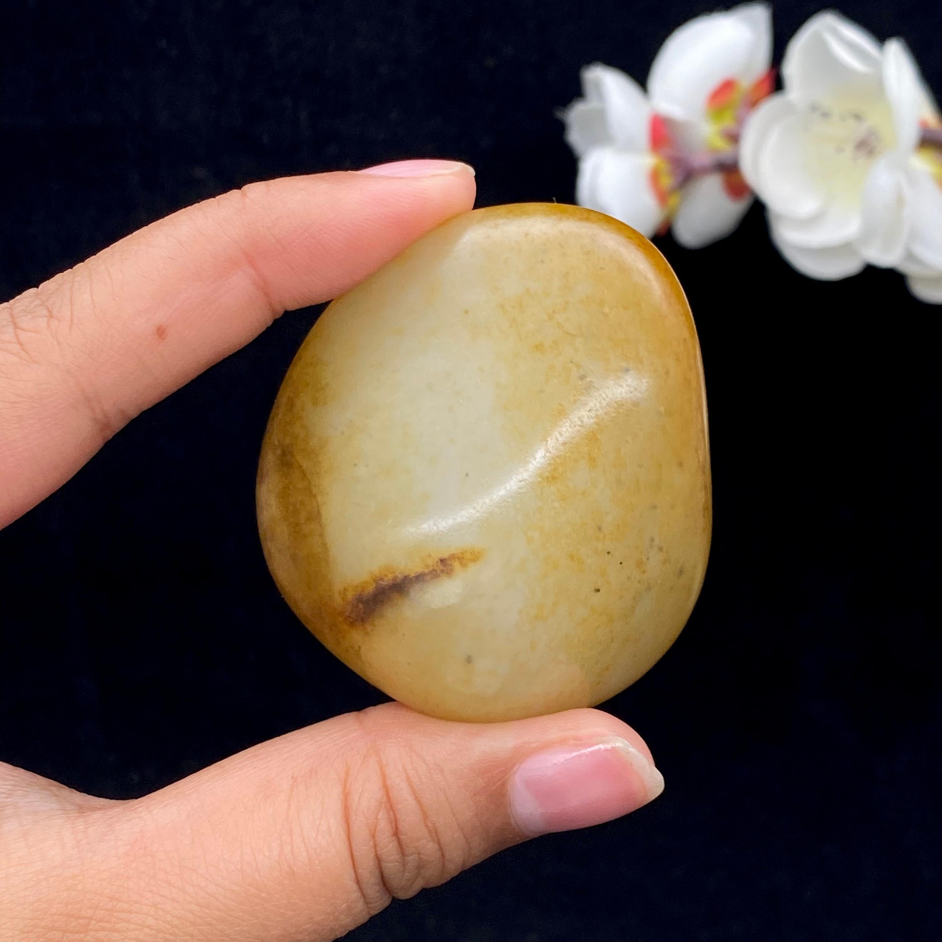 和田玉满洒金皮青花底籽料手把件（94.2g）
