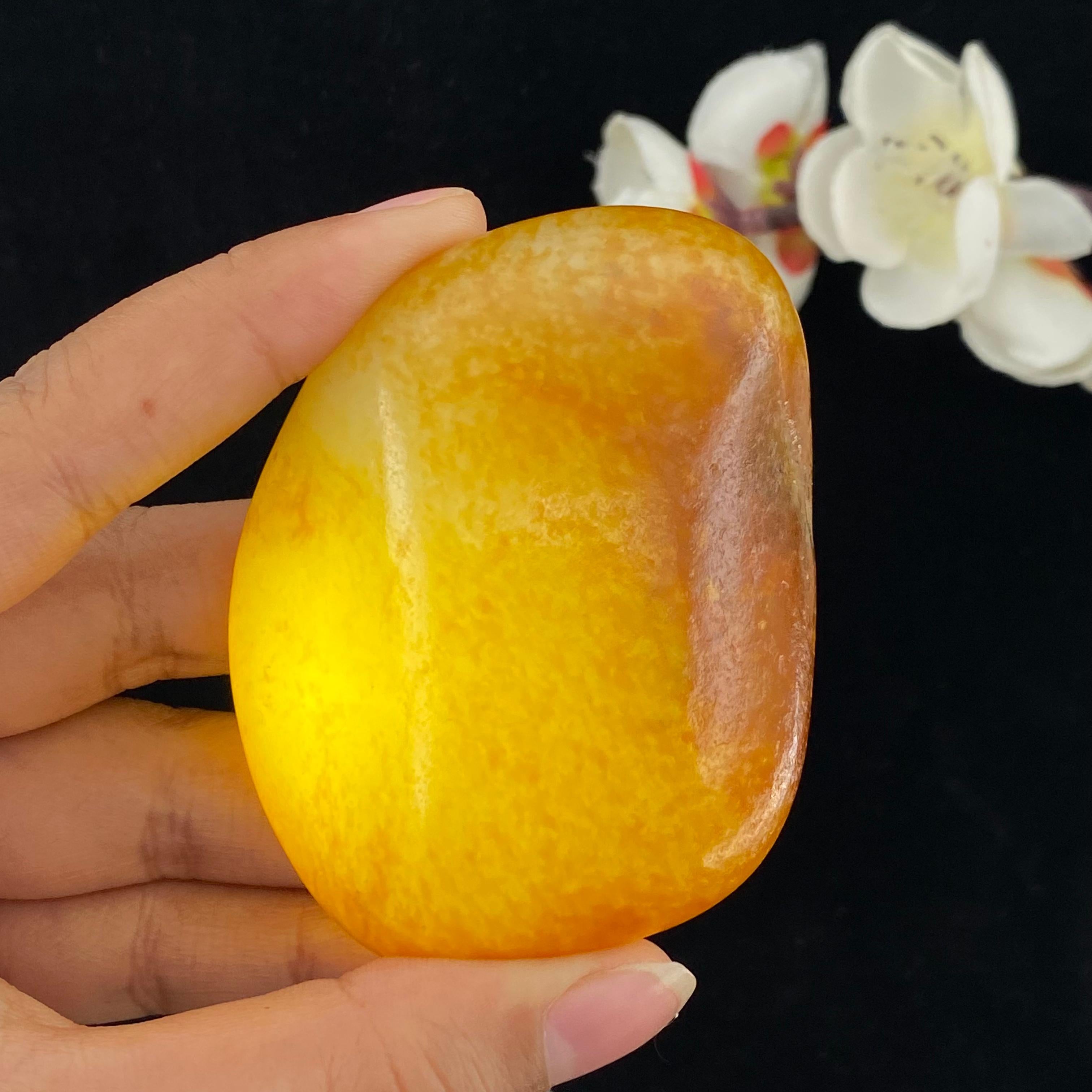 和田玉聚红皮籽料原石（151g）