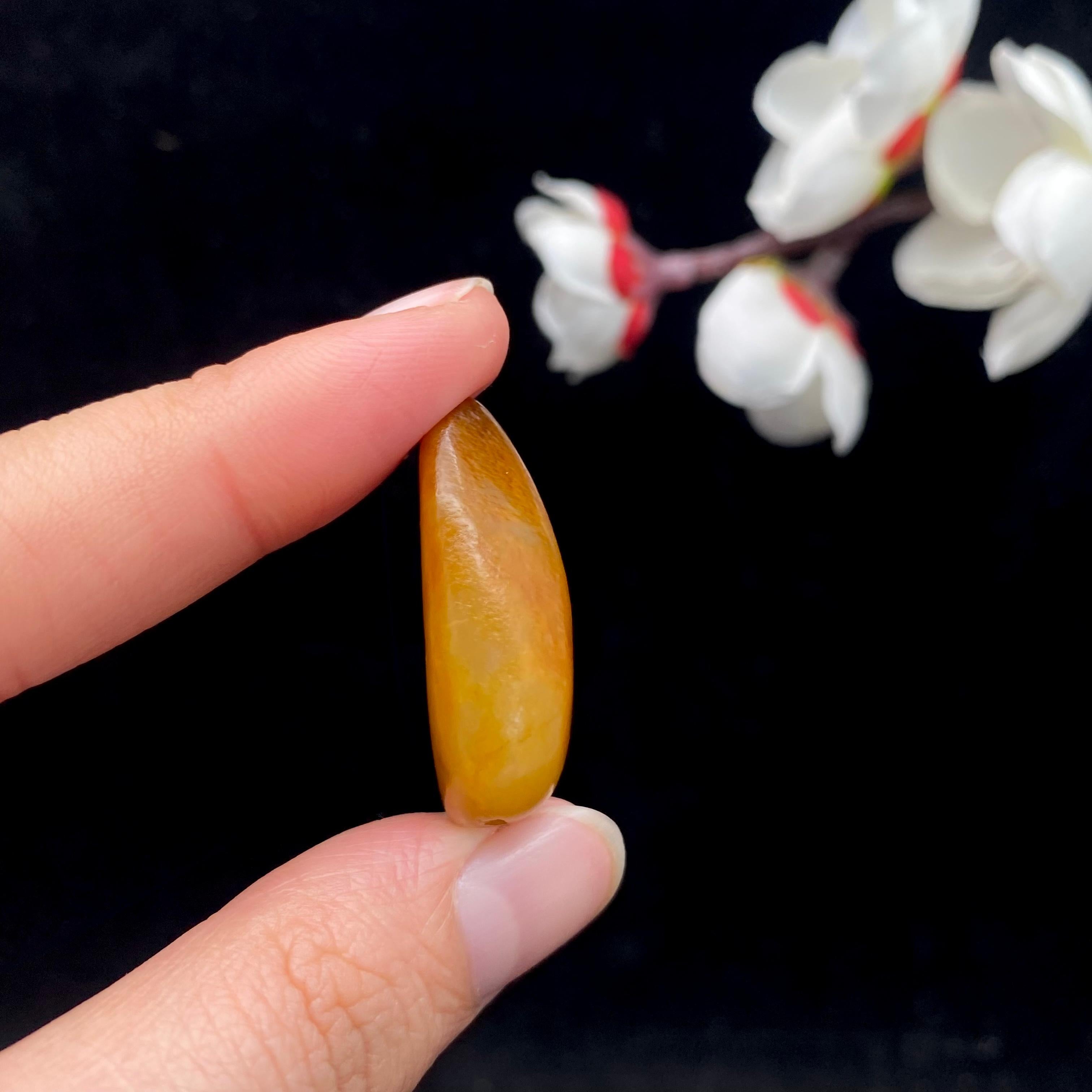 和田玉黄沁皮籽料原石（9.4g） – 厚德载玉