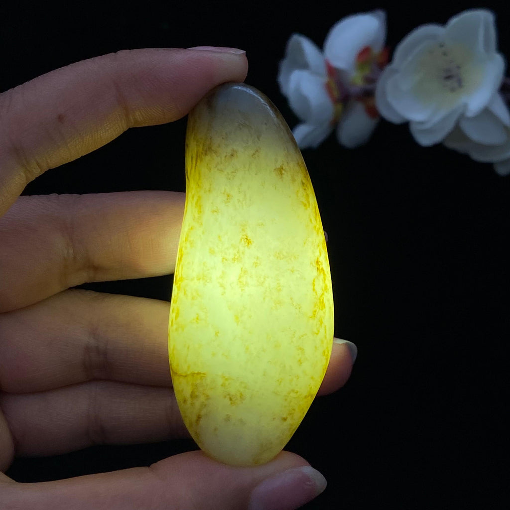 和田玉秋梨皮籽料大挂（51.9g）