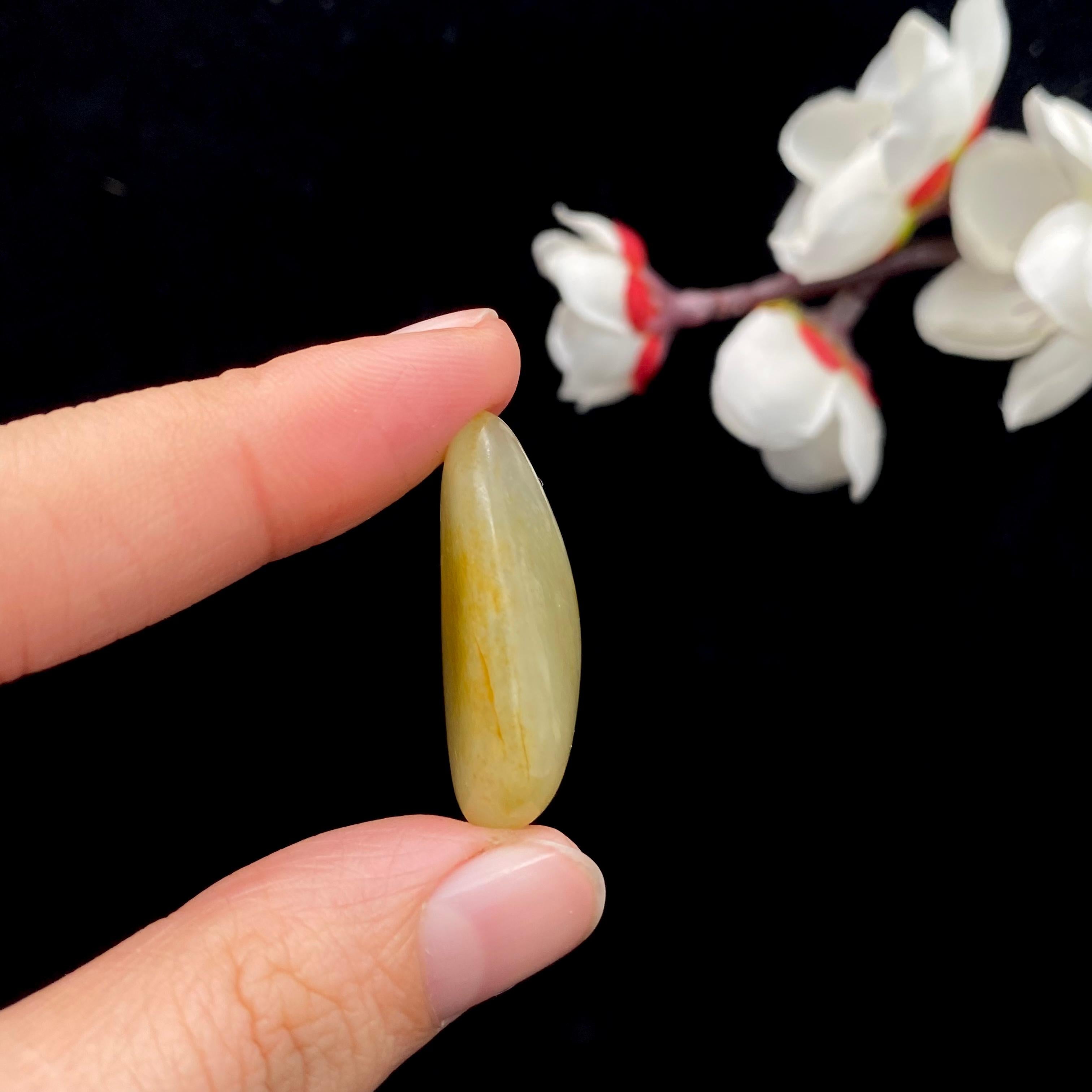 【超值推荐】和田玉洒金皮籽料原石（8.4g）