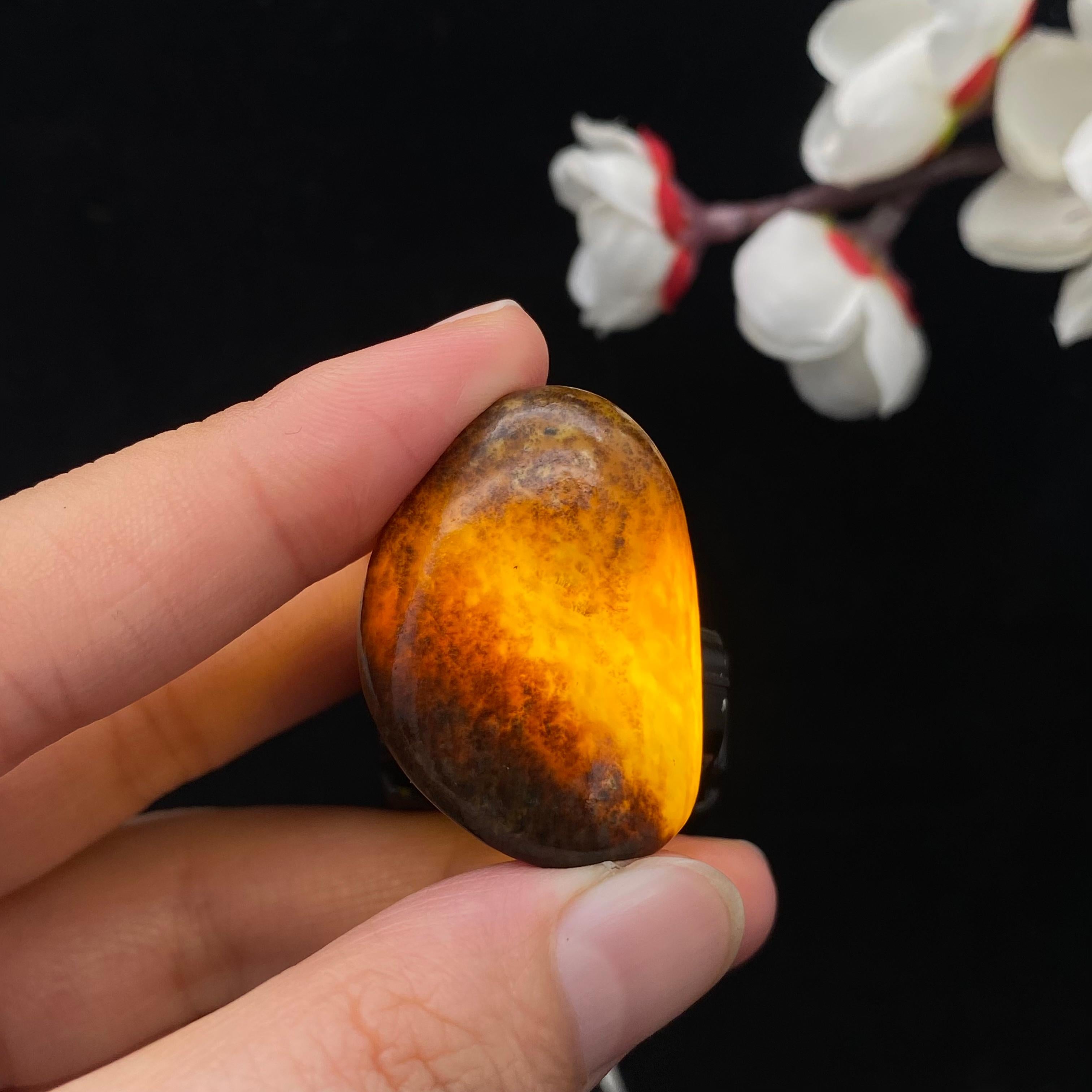和田玉聚红皮籽料原石（13.8g）