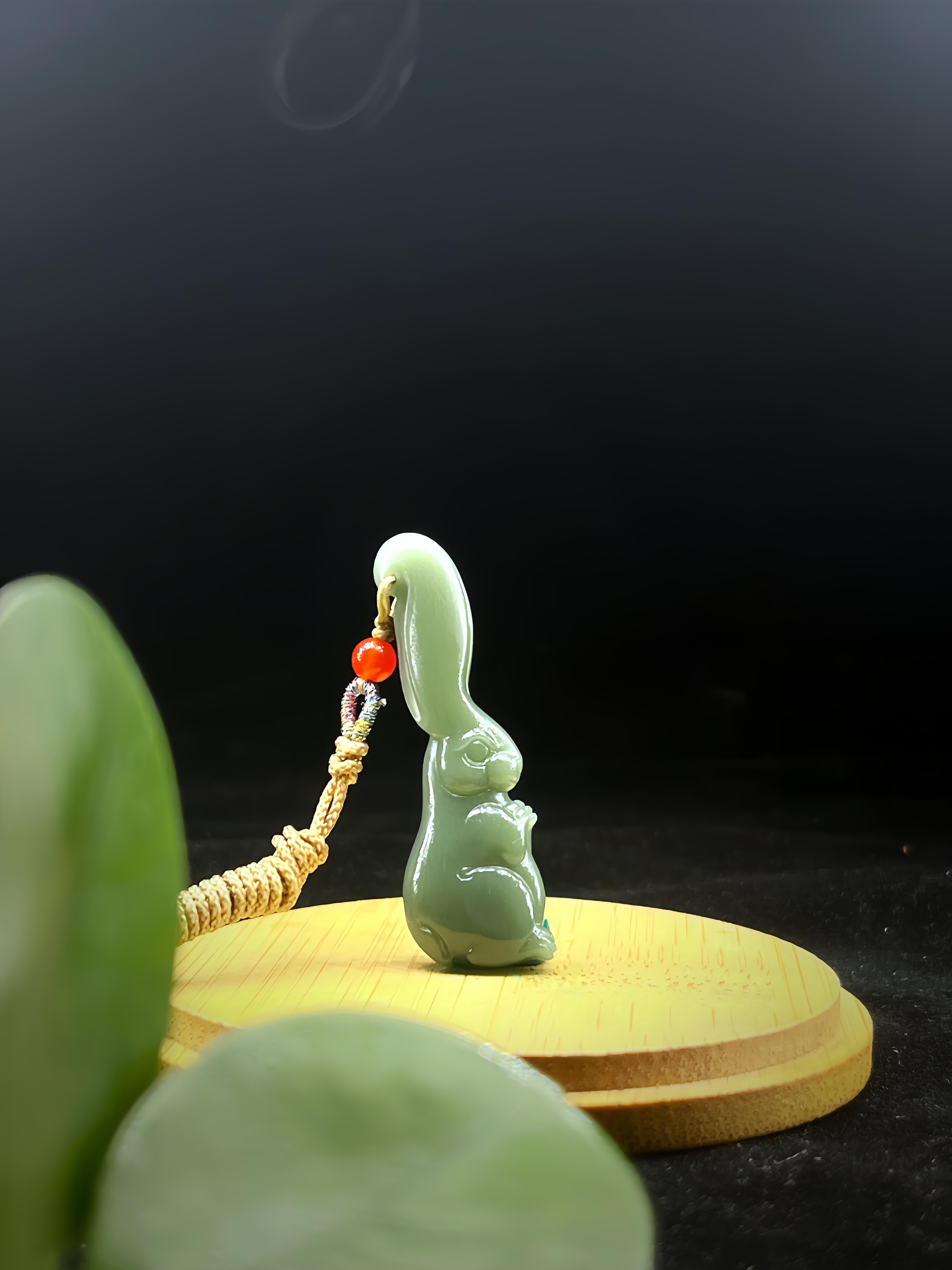 和田玉籽料沙枣青兔子吊坠（5.2g）