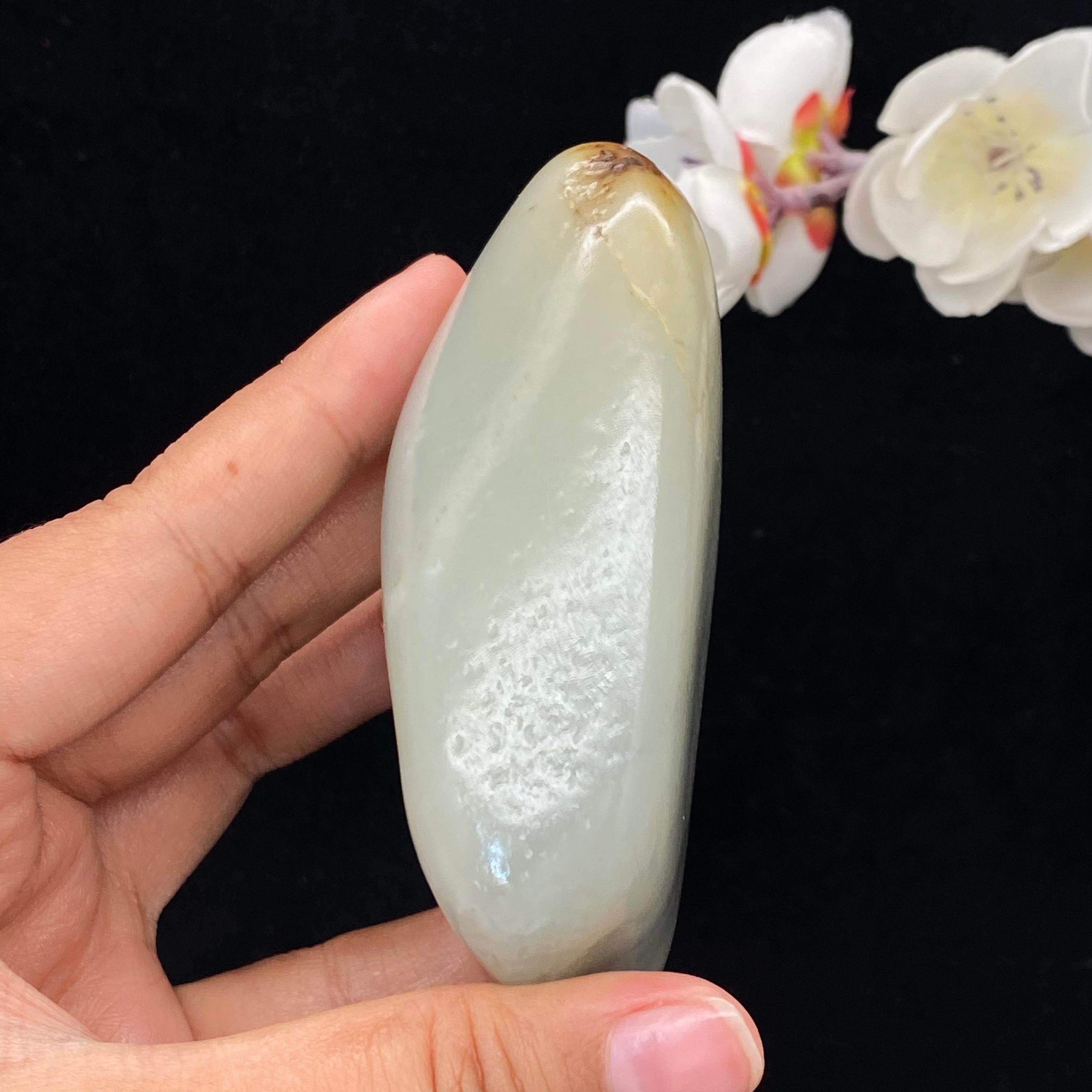 和田玉青白玉籽料手把件（250.6g）