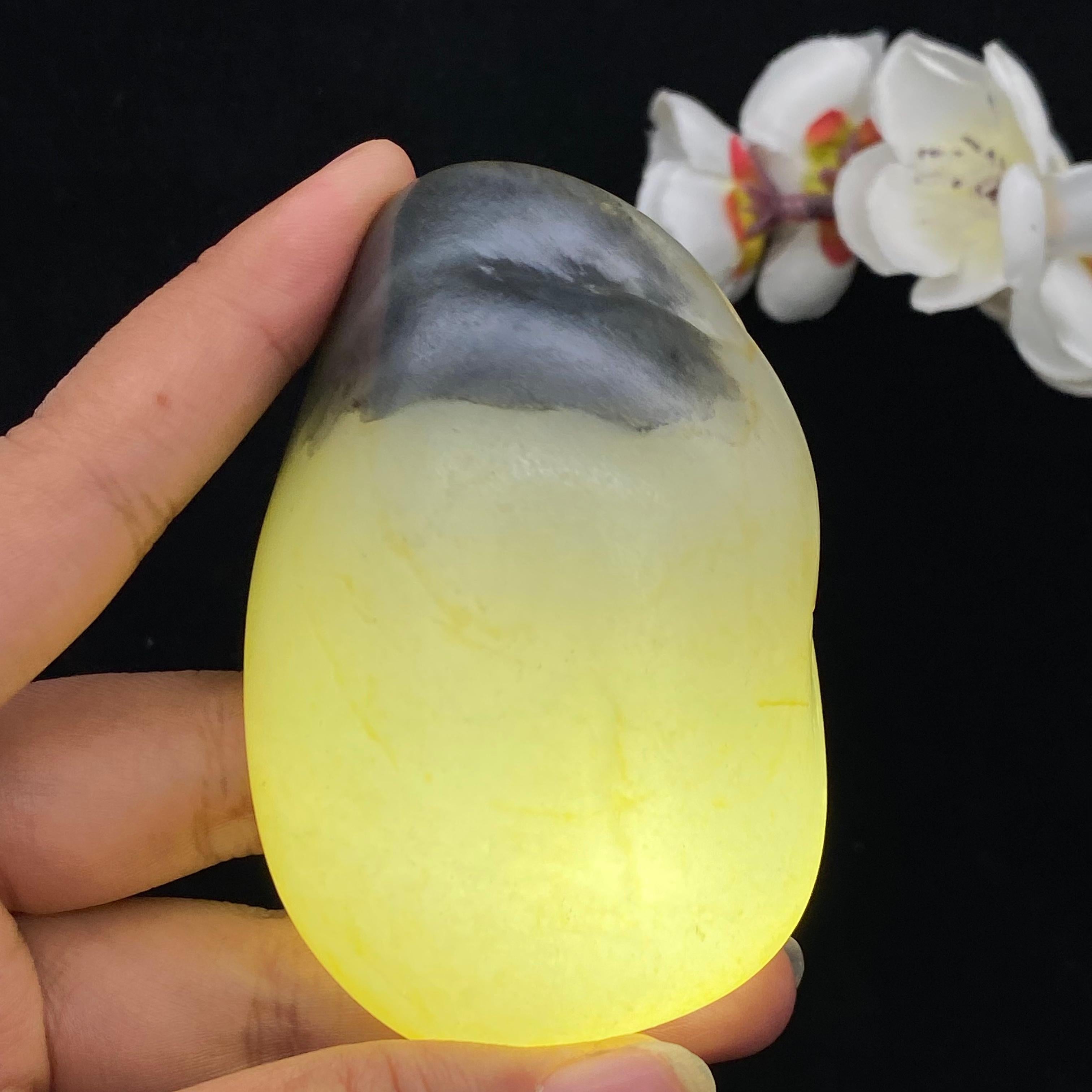 和田玉洒金皮青花籽料手把件（194.8g）