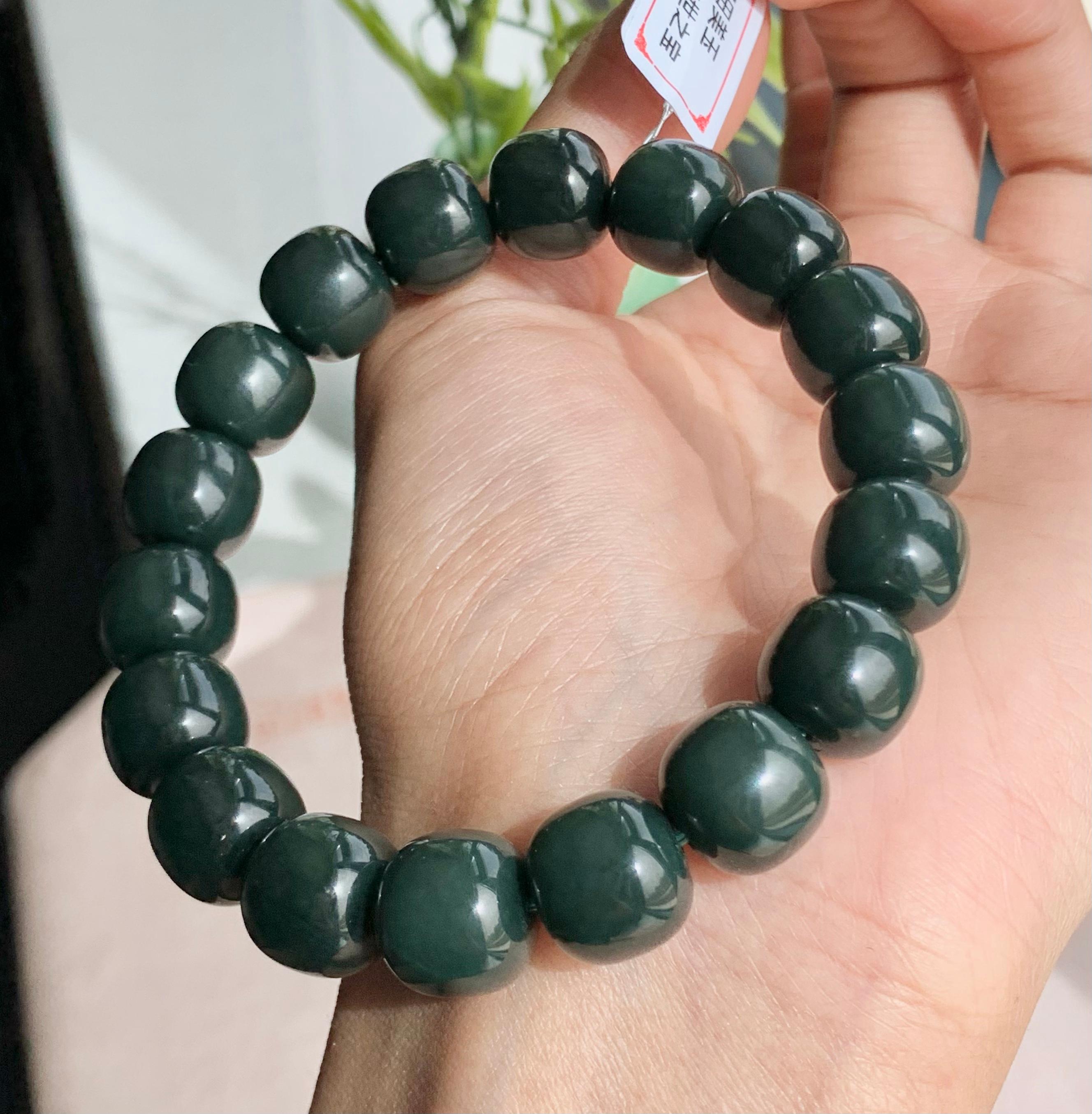 和田玉山料沙枣青老型珠手串（53.0g） – 厚德载玉