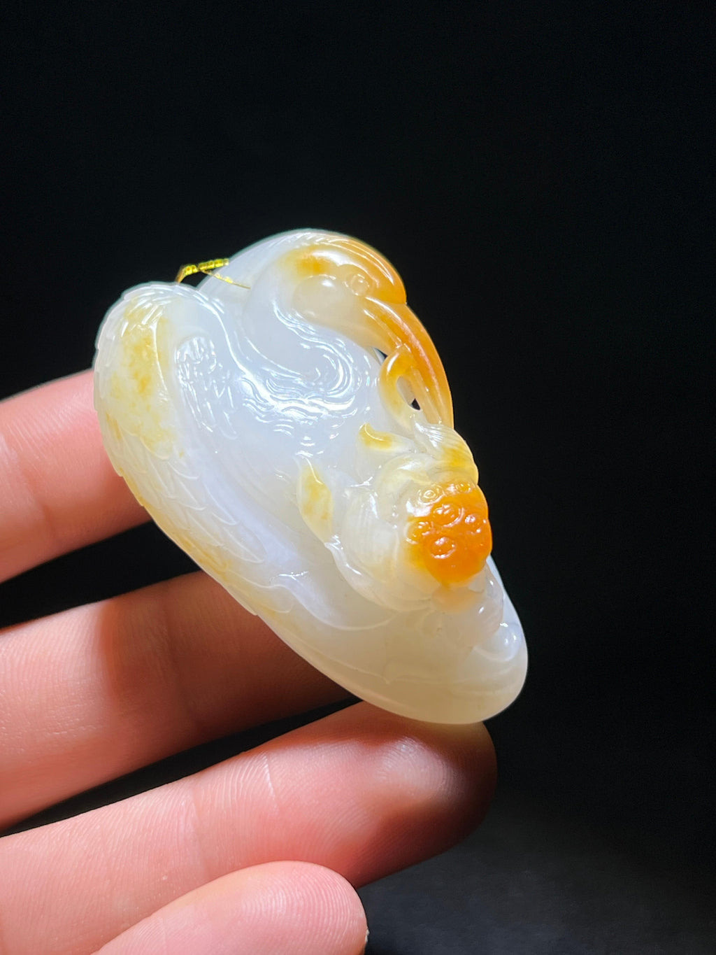 和田玉籽料仙鹤衔莲（56.4g）