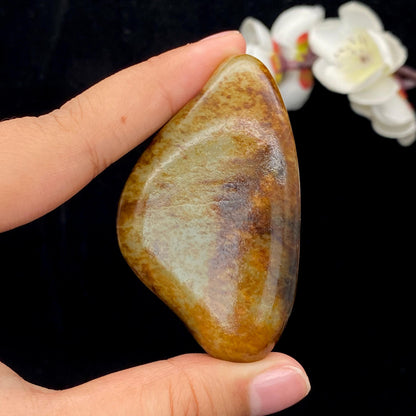 和田玉洒红皮籽料手把件（67.5g）