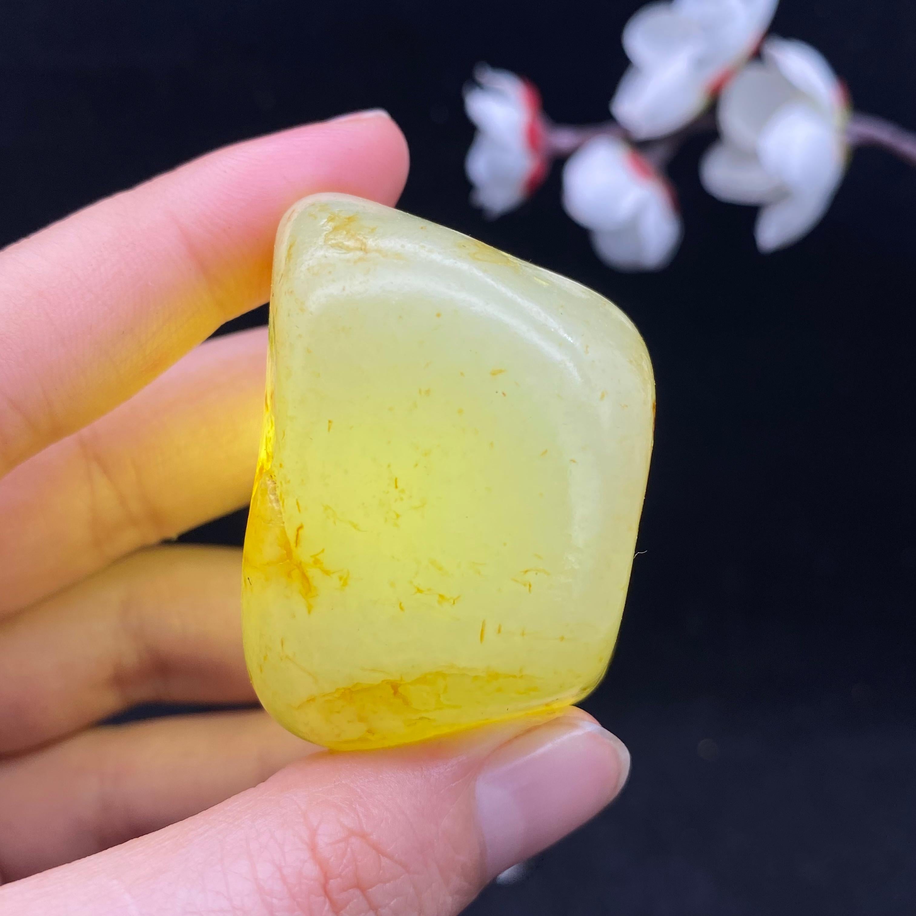 和田玉洒金皮籽料手把件（82.2g）