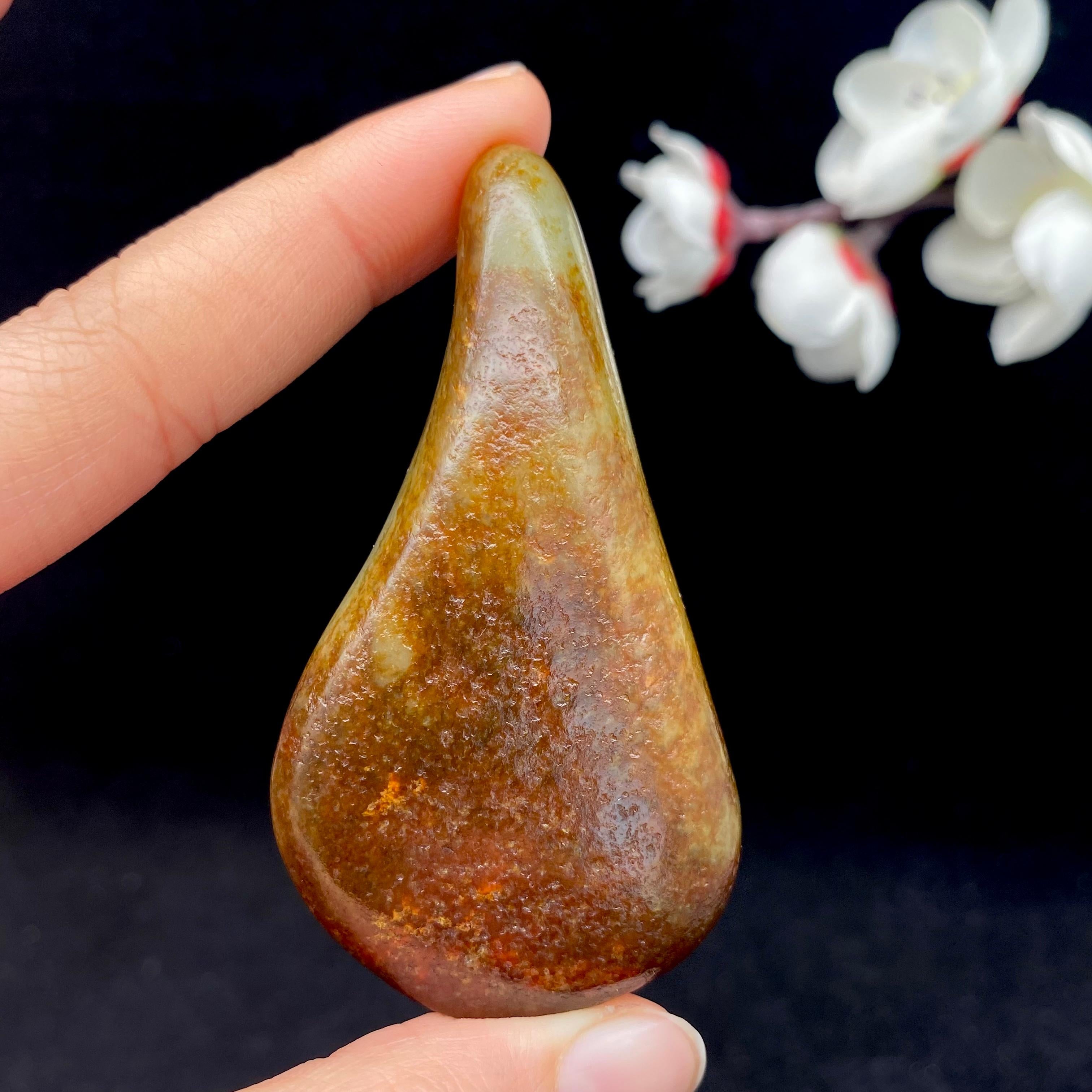 和田玉聚红皮籽料挂件（43.8g）