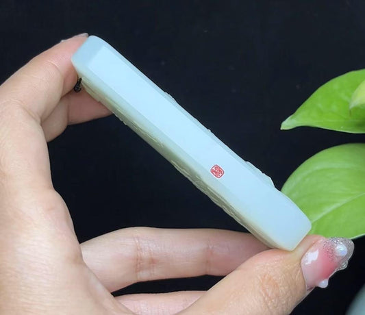 新疆和田玉且末糖羊脂玉平安无事牌（105.5g）