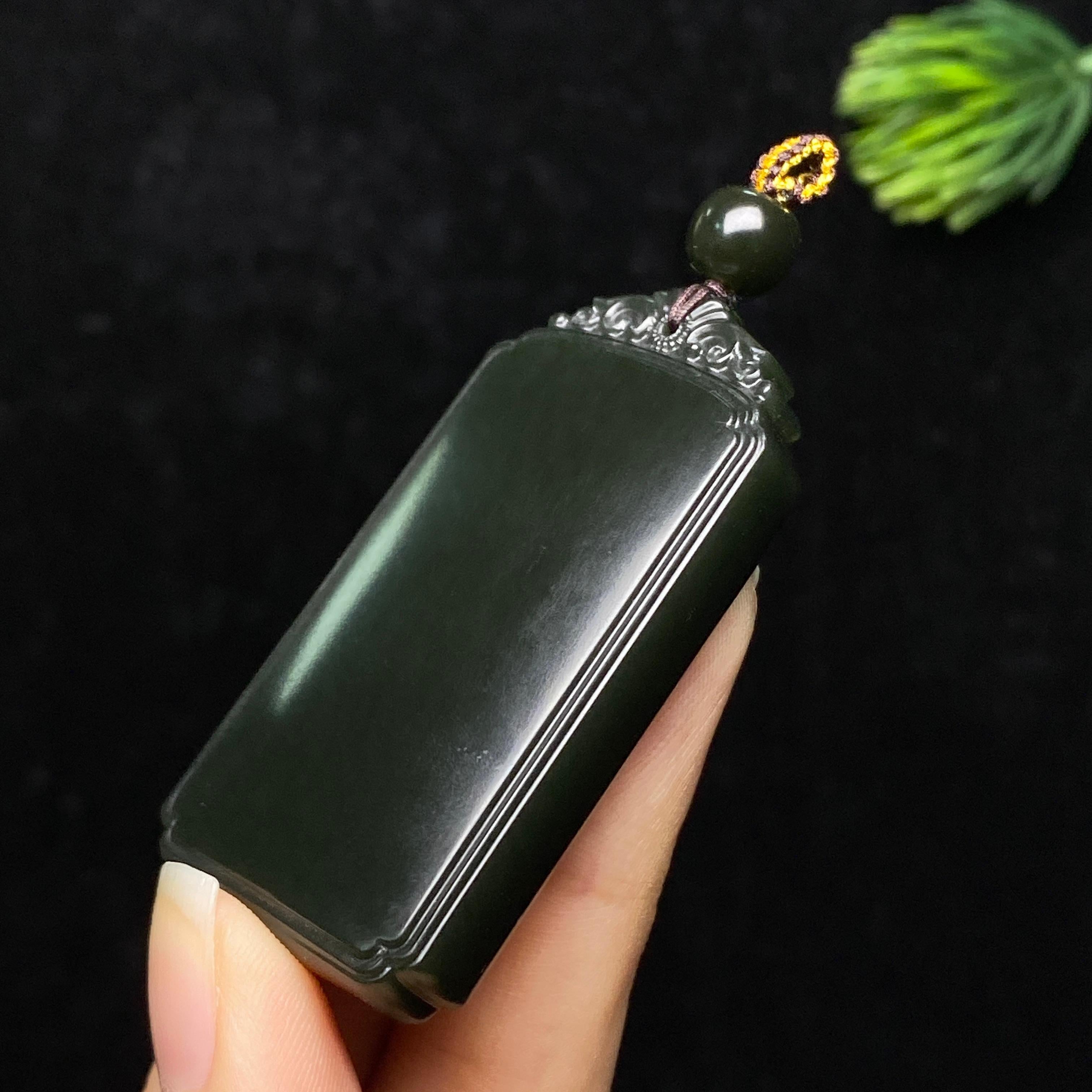 和田玉籽料黑青无事牌（38.6g）