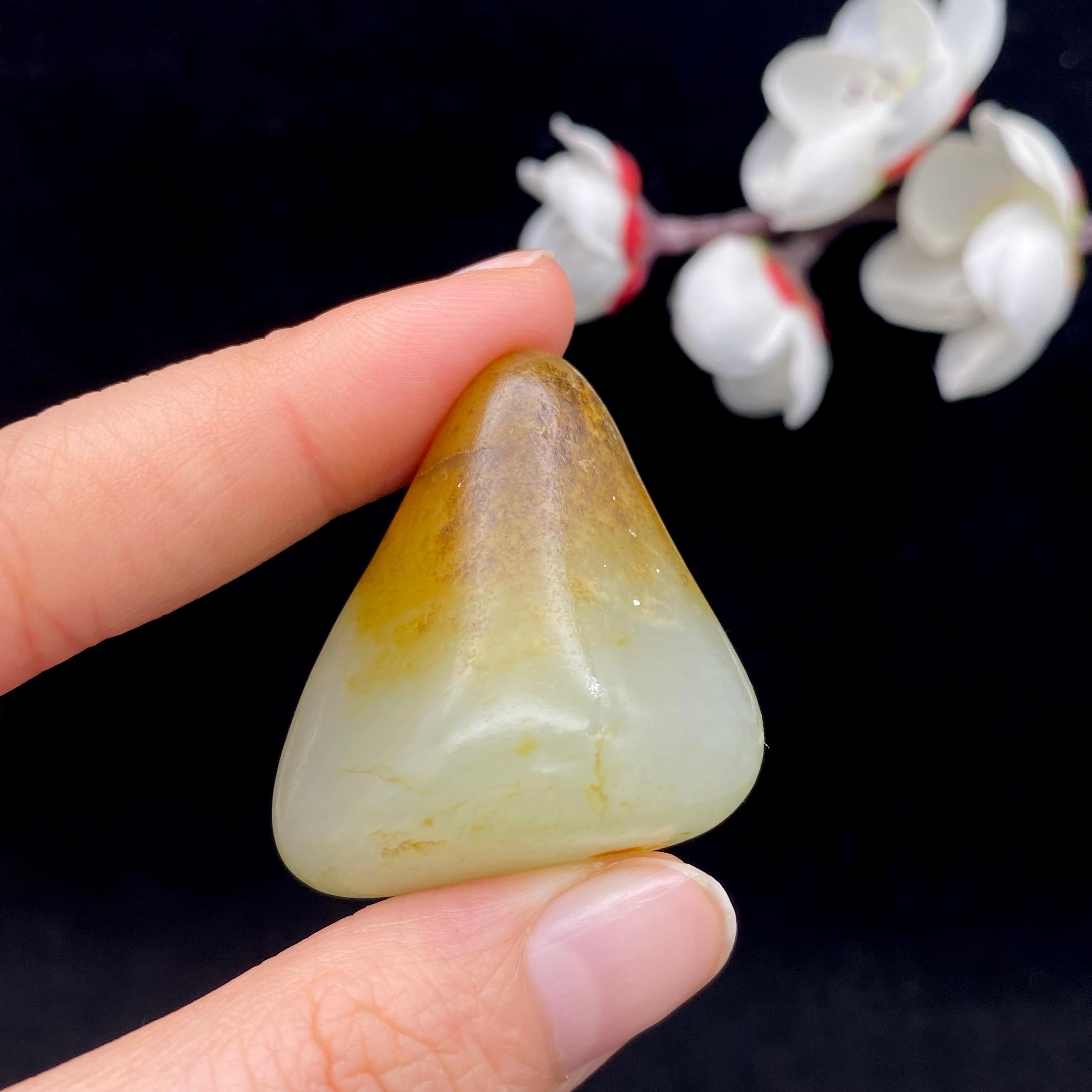 【超值推荐】和田玉聚黄皮籽料（29.6g）