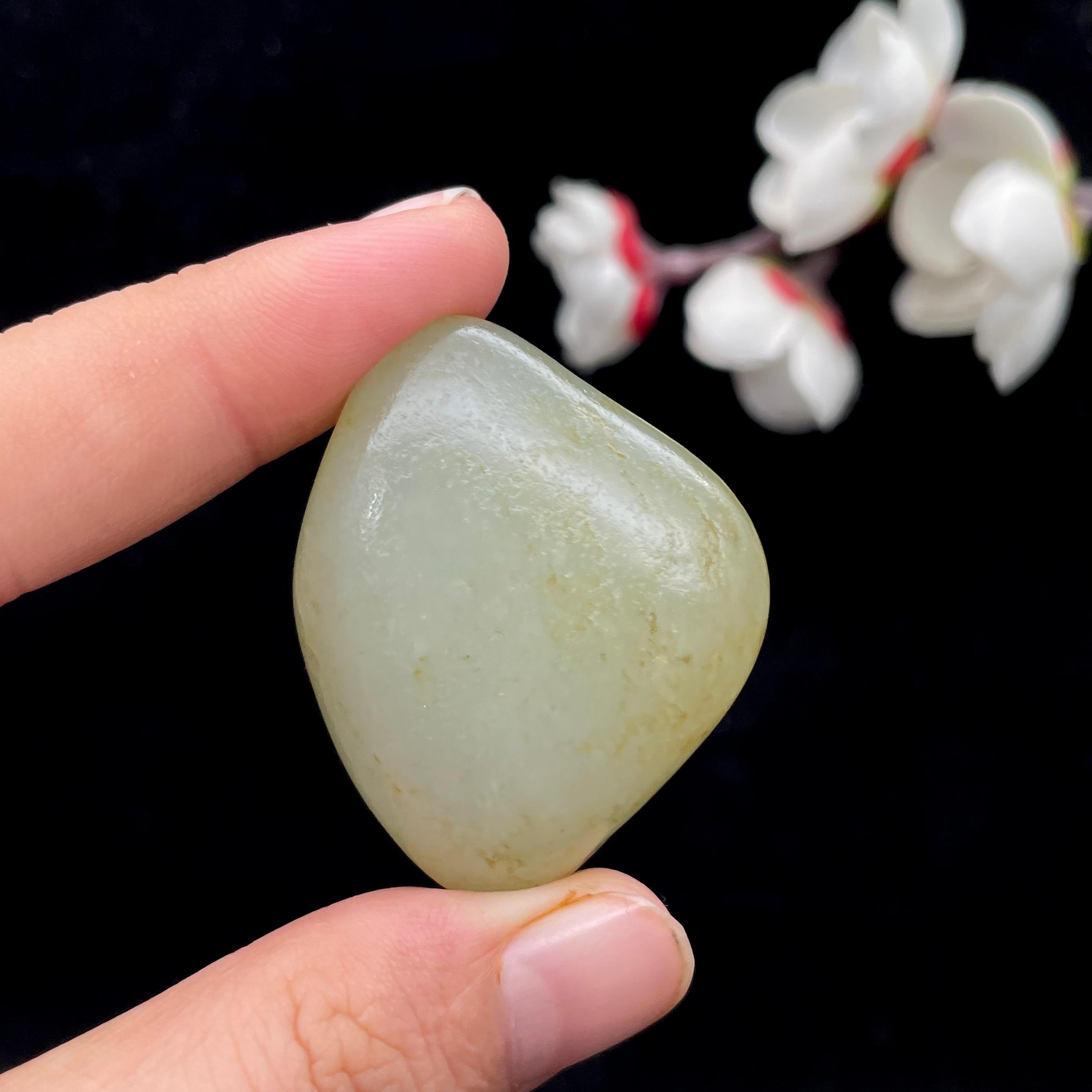 【超值推荐】和田玉青白玉带洒金皮籽料（29.2g）