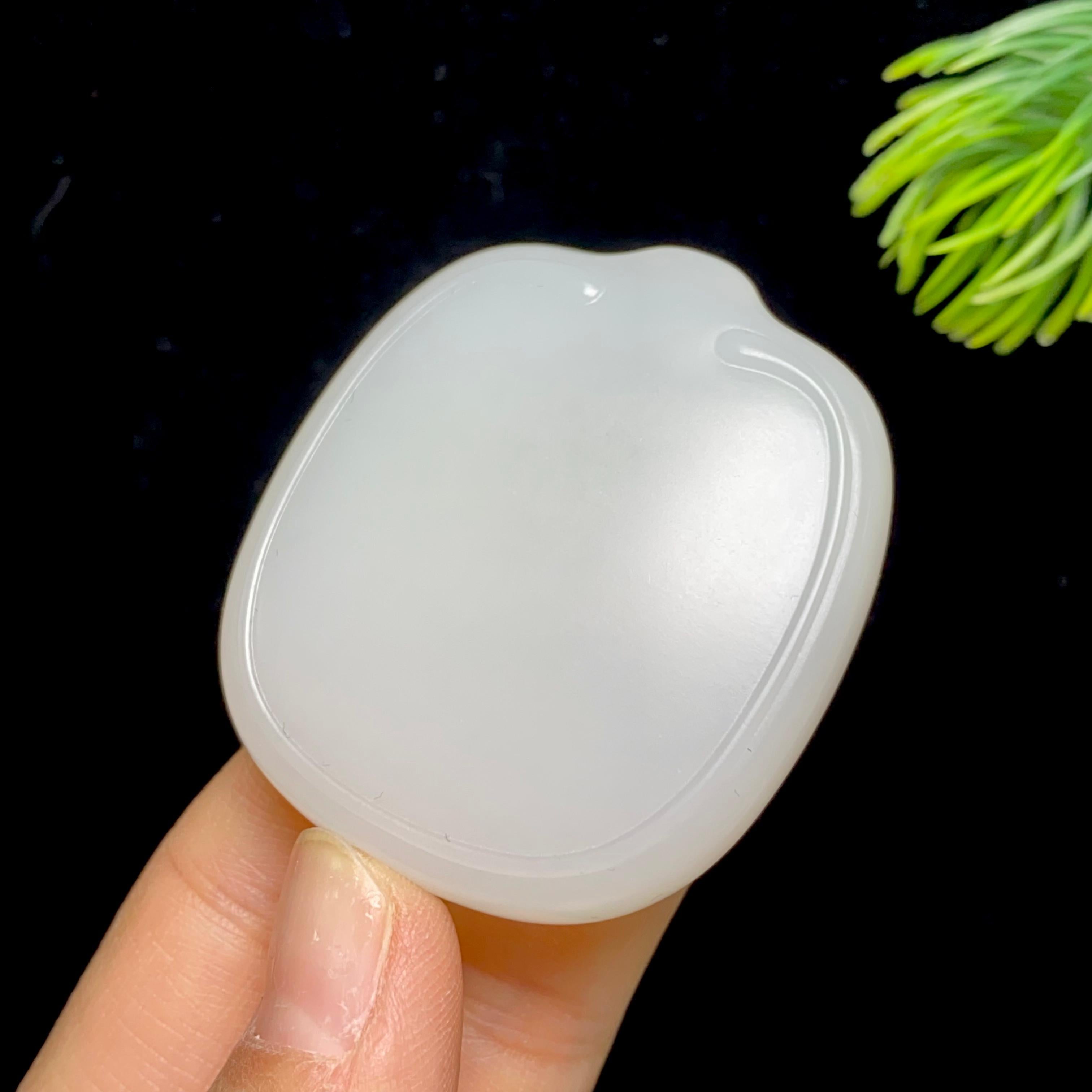 和田玉新疆料白玉无事牌（44.9g）