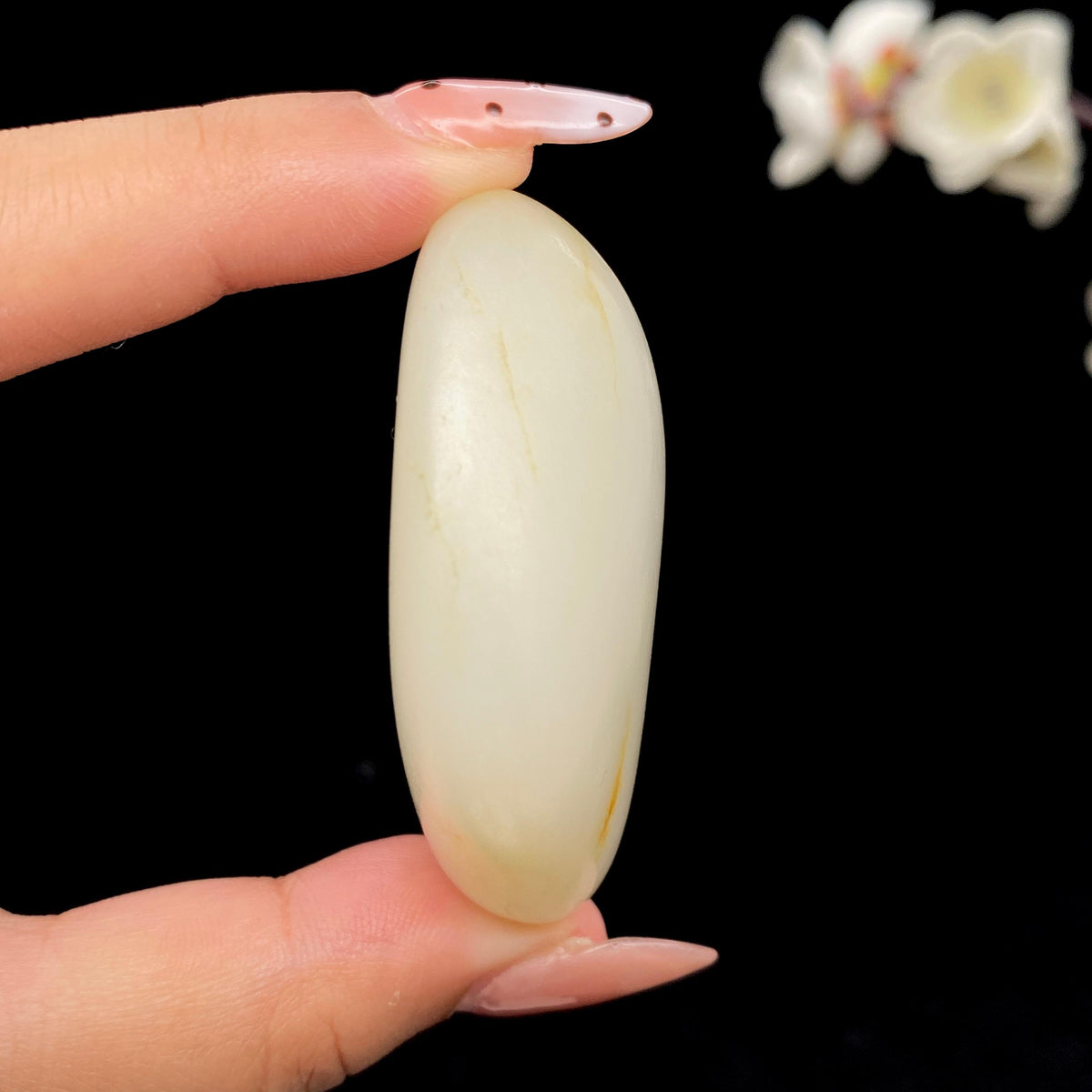 和田玉白玉籽料手把件（64.36g）