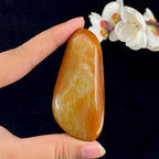 和田玉聚红皮籽料小手把件（80g）