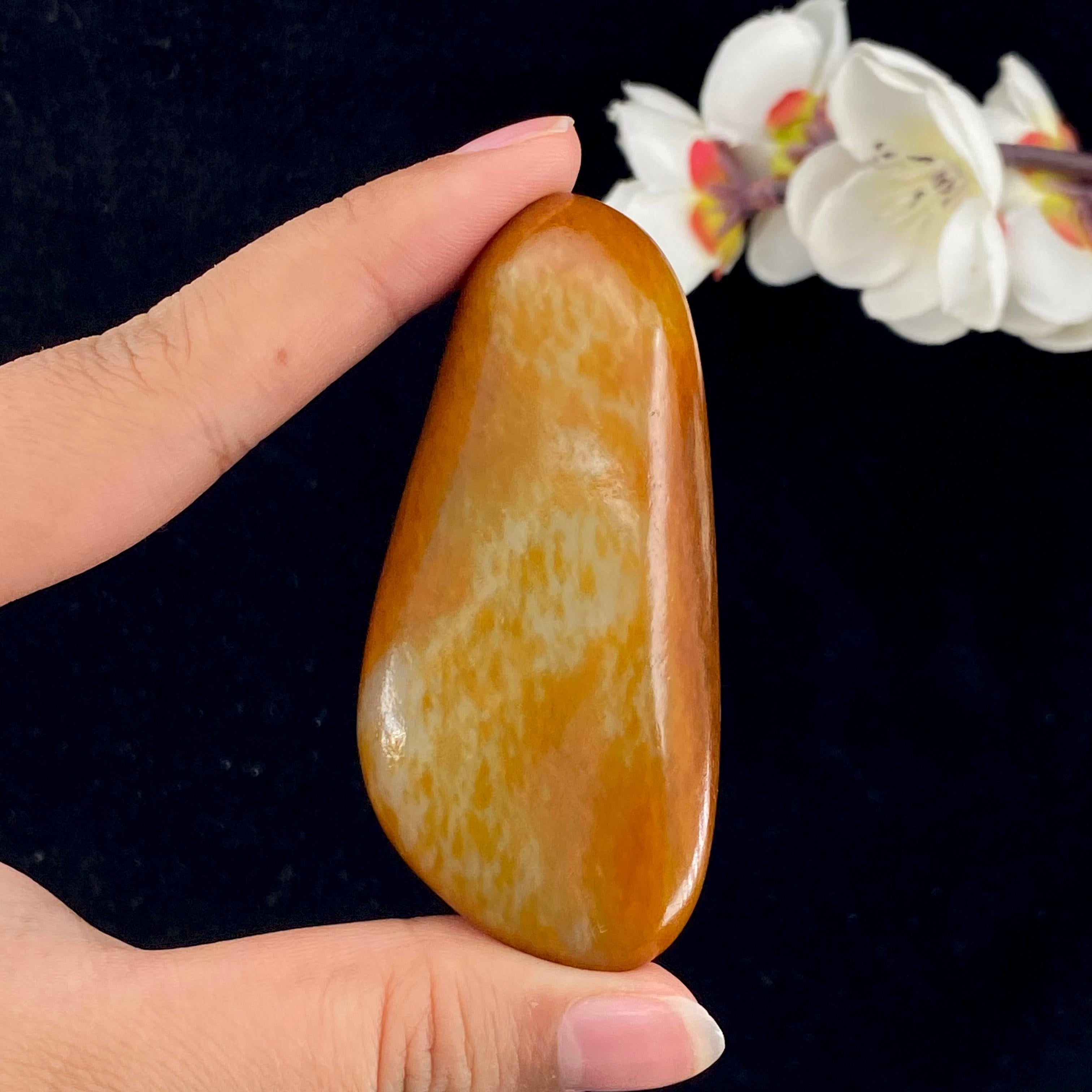 和田玉聚红皮籽料小手把件（80g）