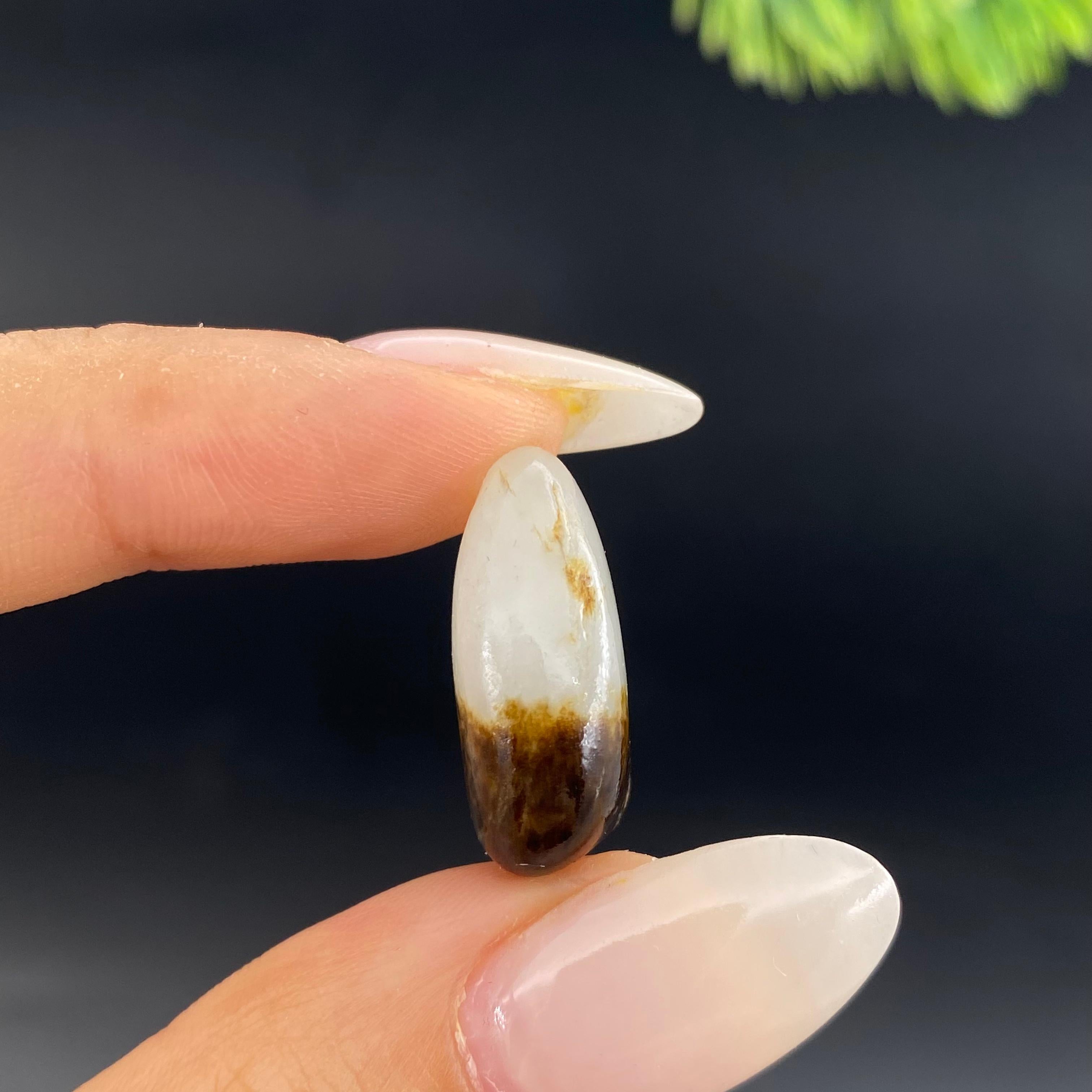 【超值推荐】和田玉秋梨皮籽料（4.05g）