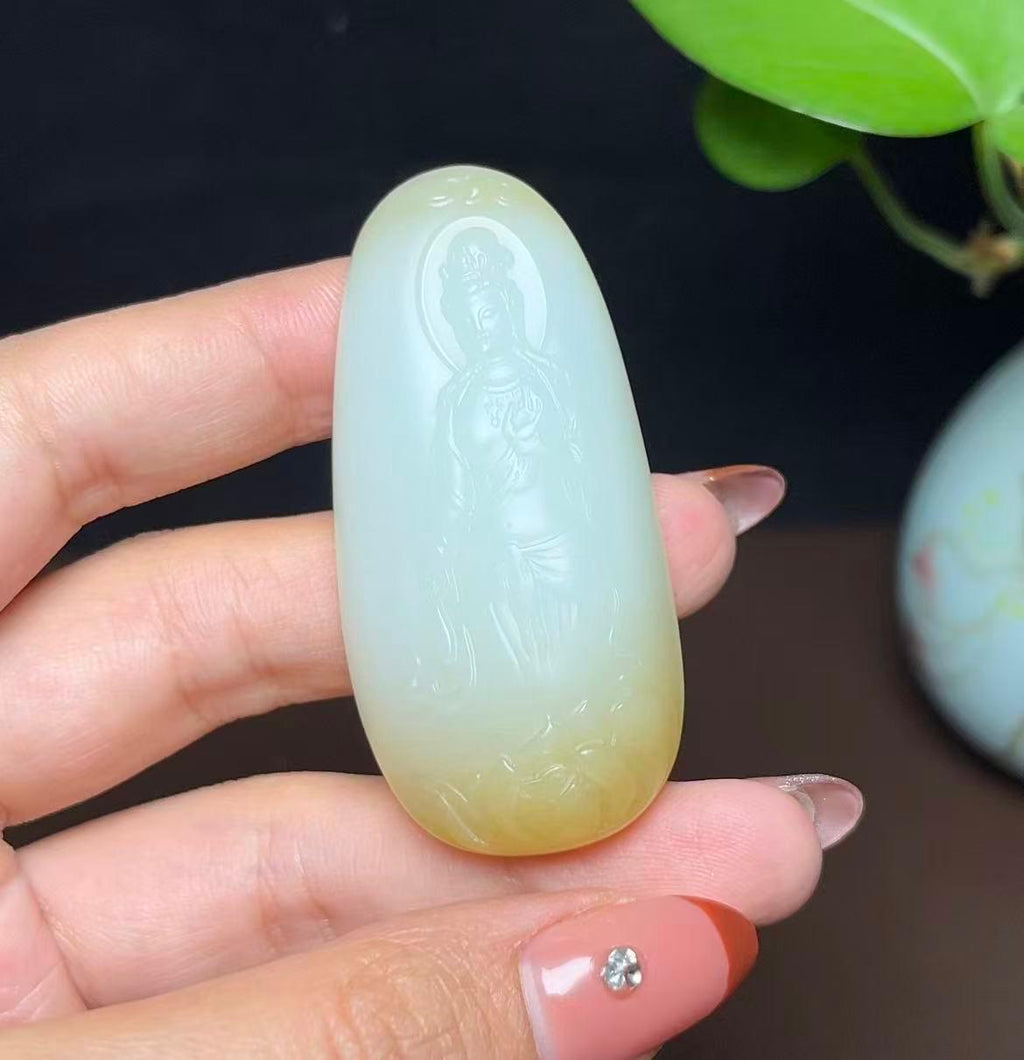 新疆和田玉且末天地糖站观音（38.7g）