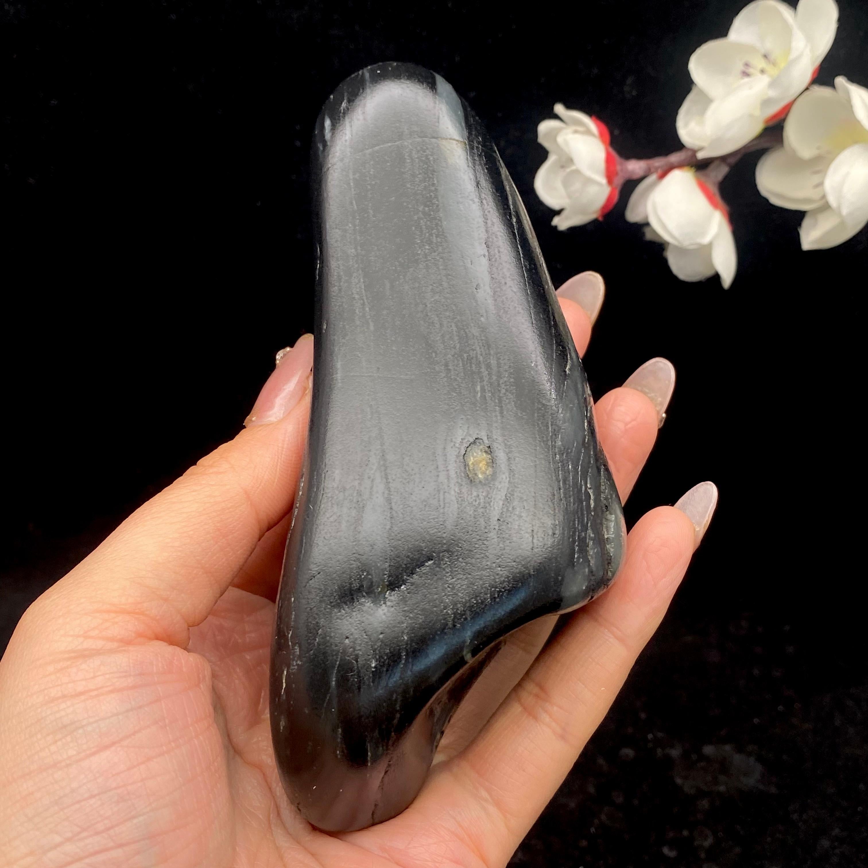 和田玉青花籽料原石（394.3g）