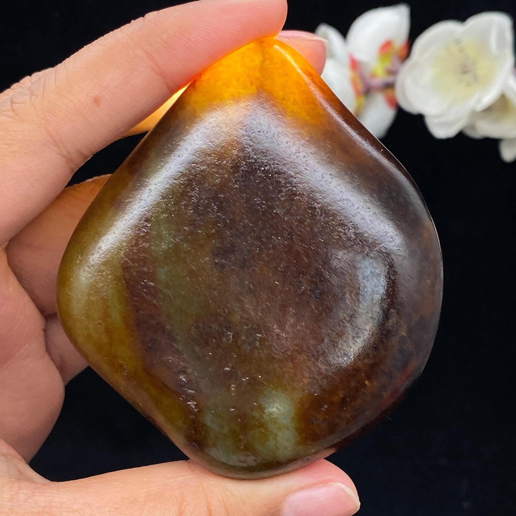 和田玉满黄皮带翠籽料手把件（132.9g）