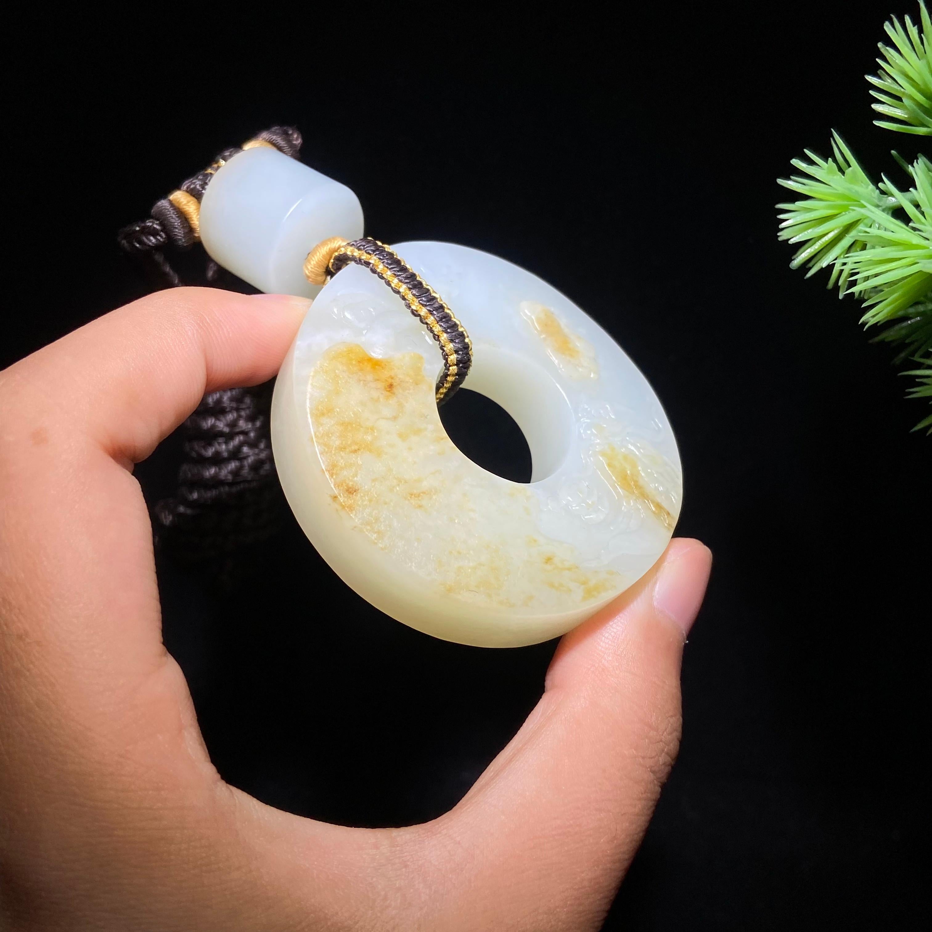 和田玉籽料玉壁（67.1g）