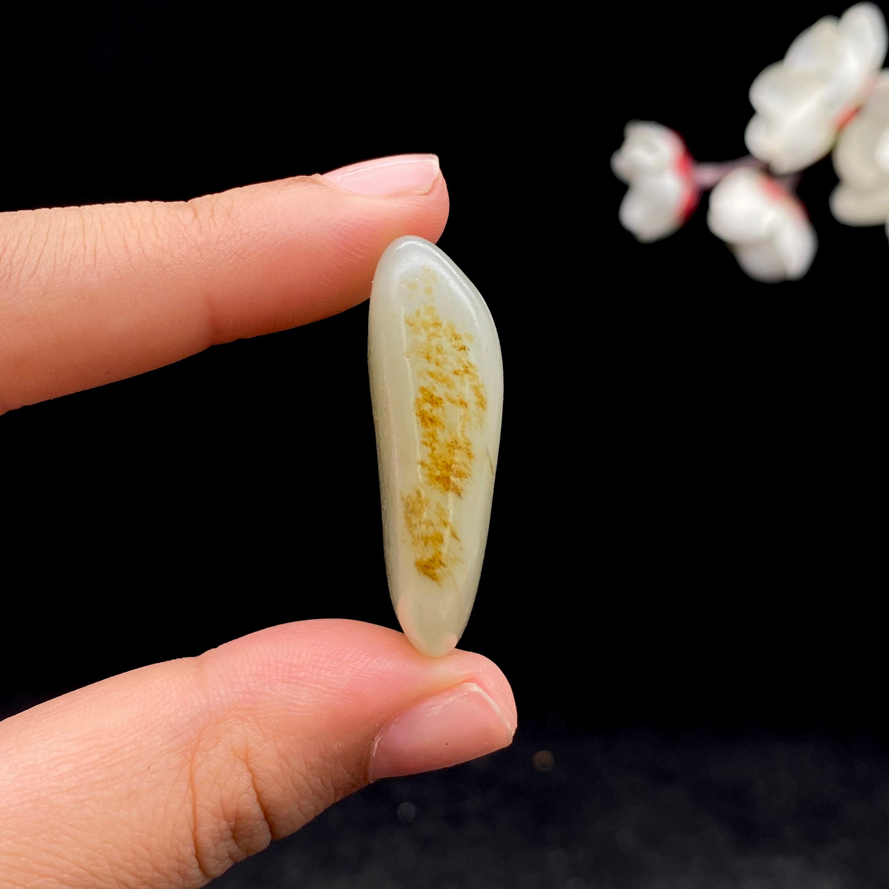 和田玉秋梨皮籽料挂件（14.5g）