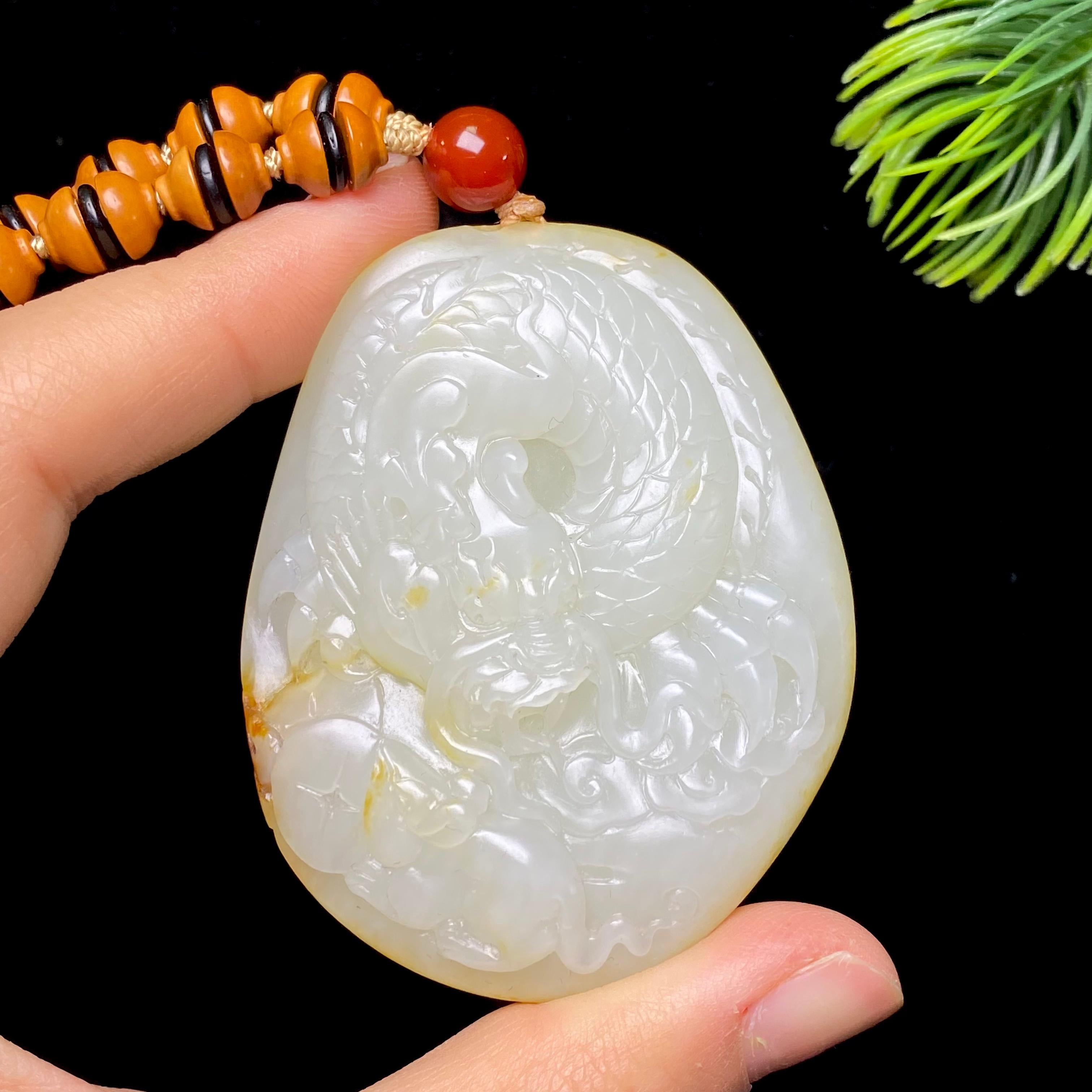 和田玉籽料龙行天下（84.0g）