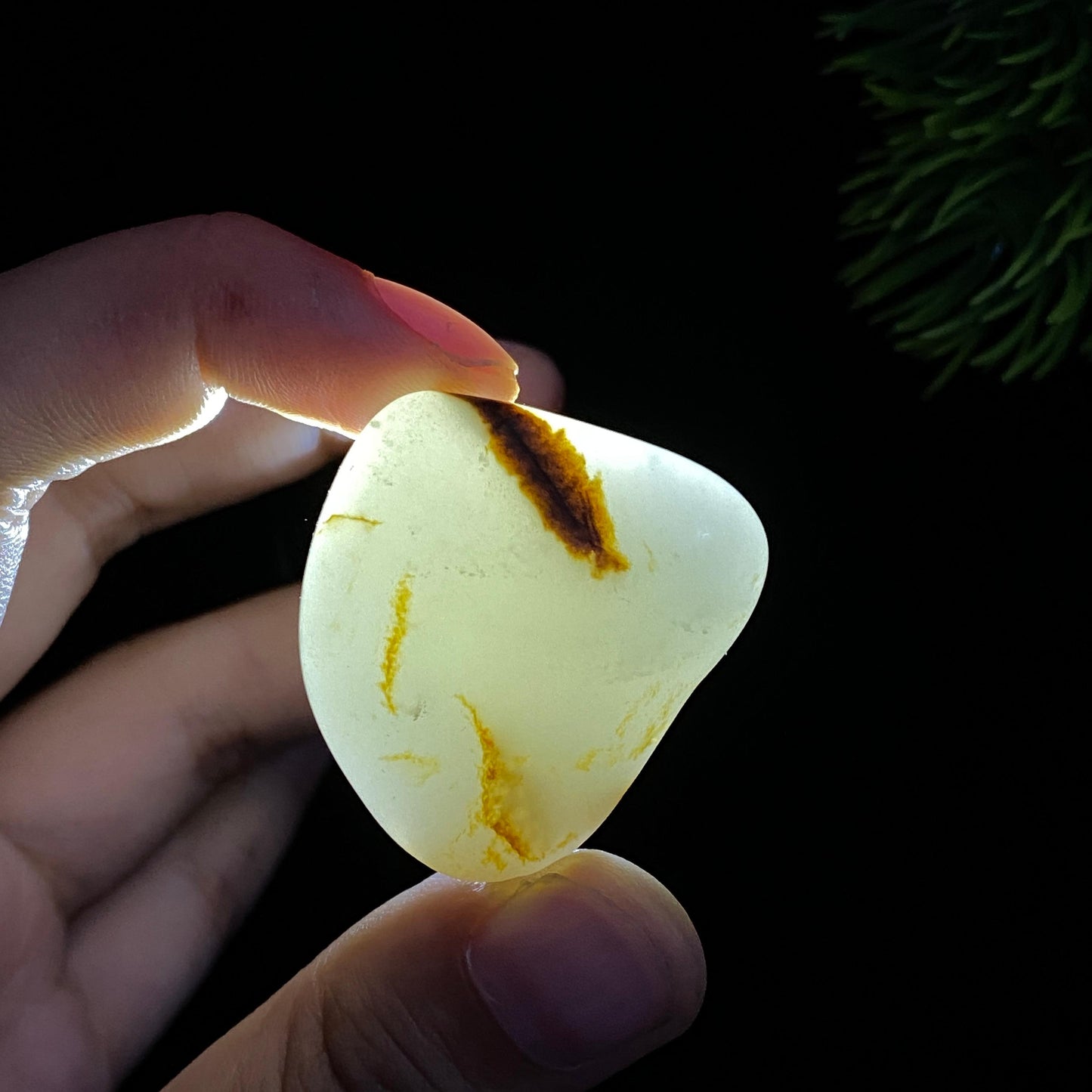 和田玉白玉红皮籽料原石（21.2g）
