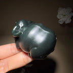 和田玉黑青手把件牛转乾坤（184.1g）