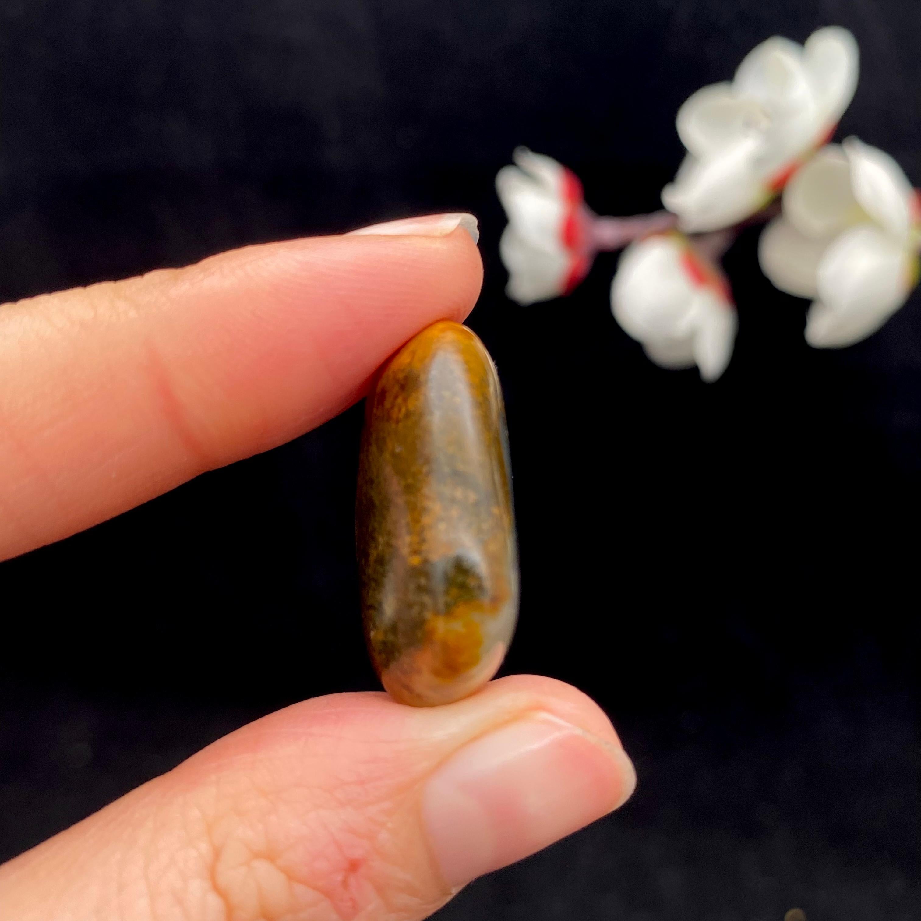 和田玉黄沁皮青花籽料（10g） – 厚德载玉