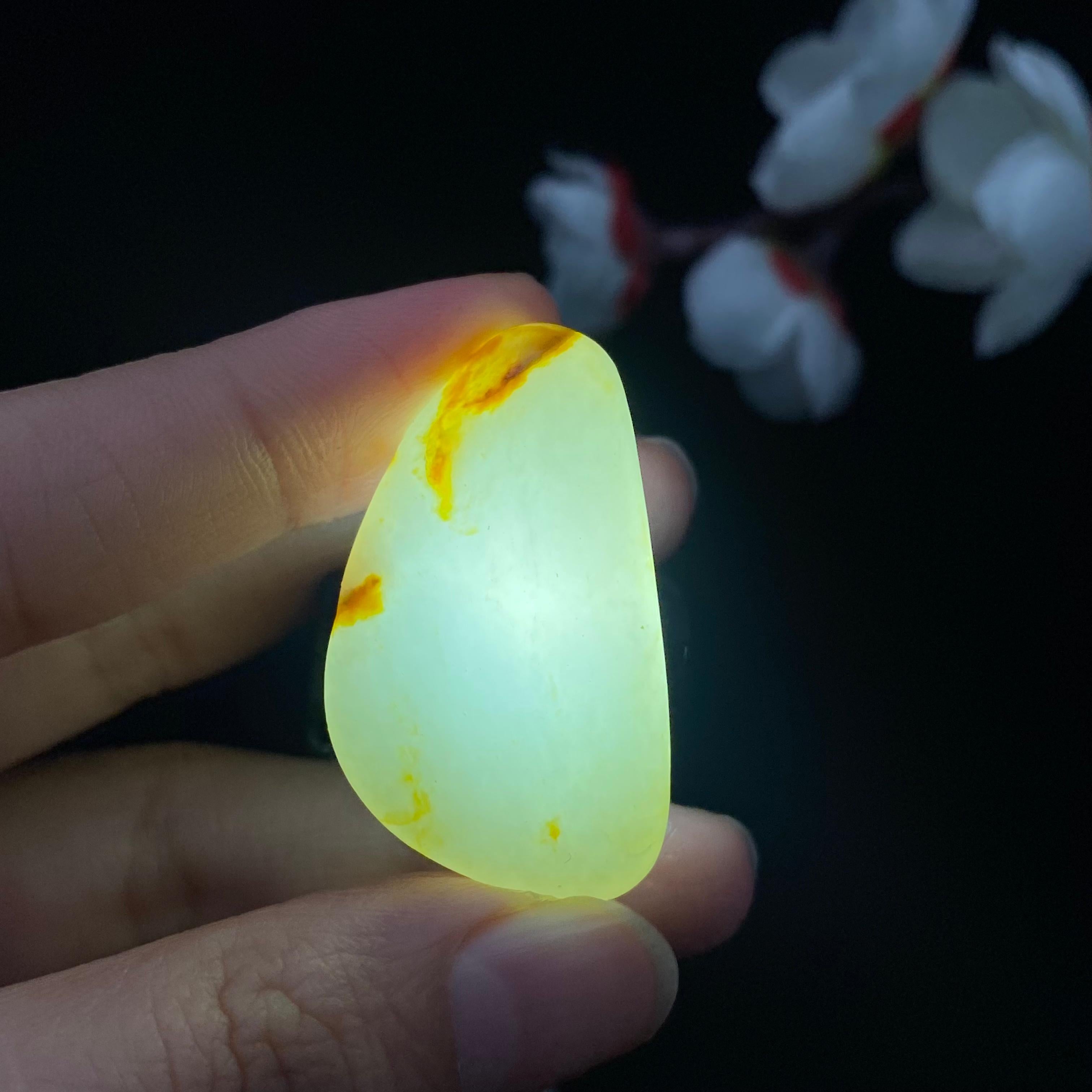 和田玉黄皮籽料原石（12.8g）