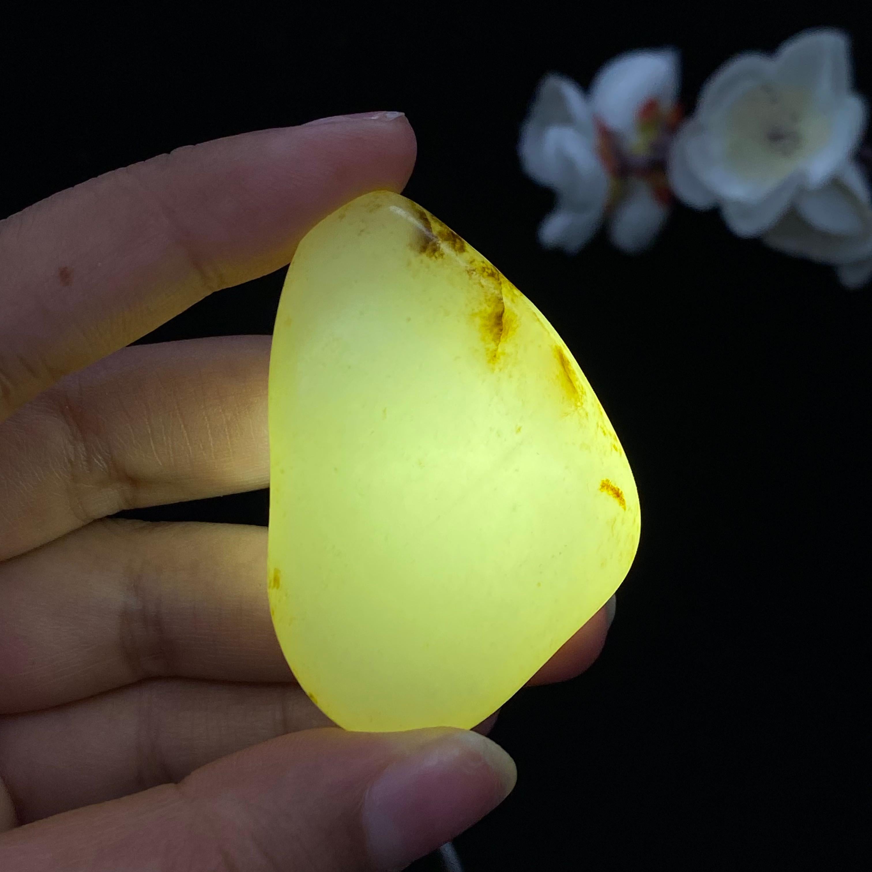 和田玉秋梨皮籽料大挂件（57g）