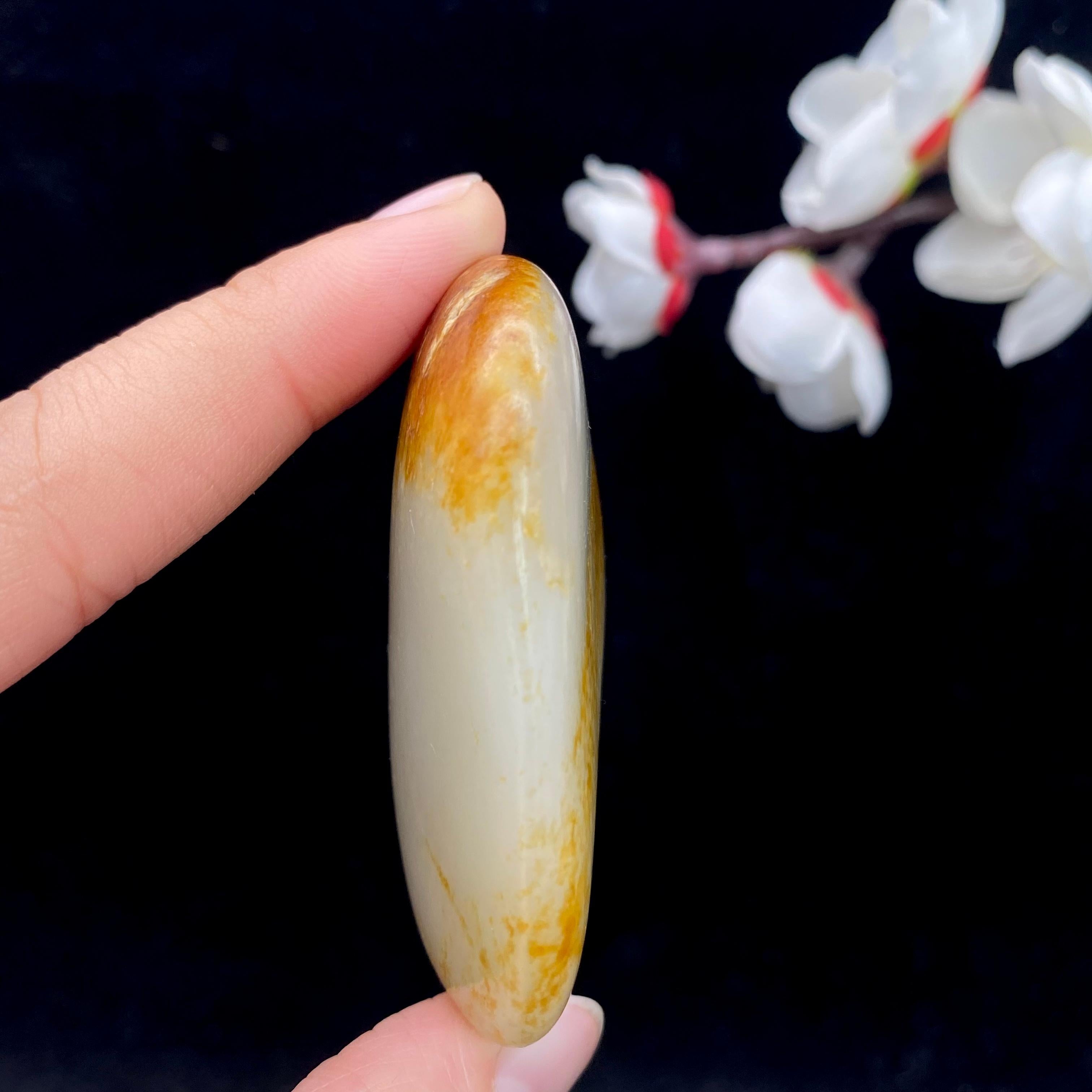 和田玉聚红皮籽料大挂件（60.8g）
