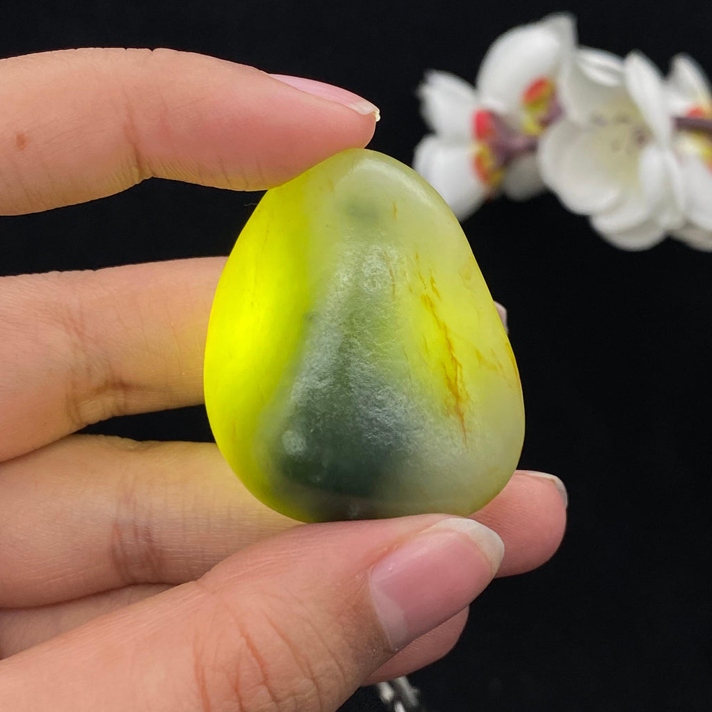 和田玉洒金皮带翠籽料（33.9g）